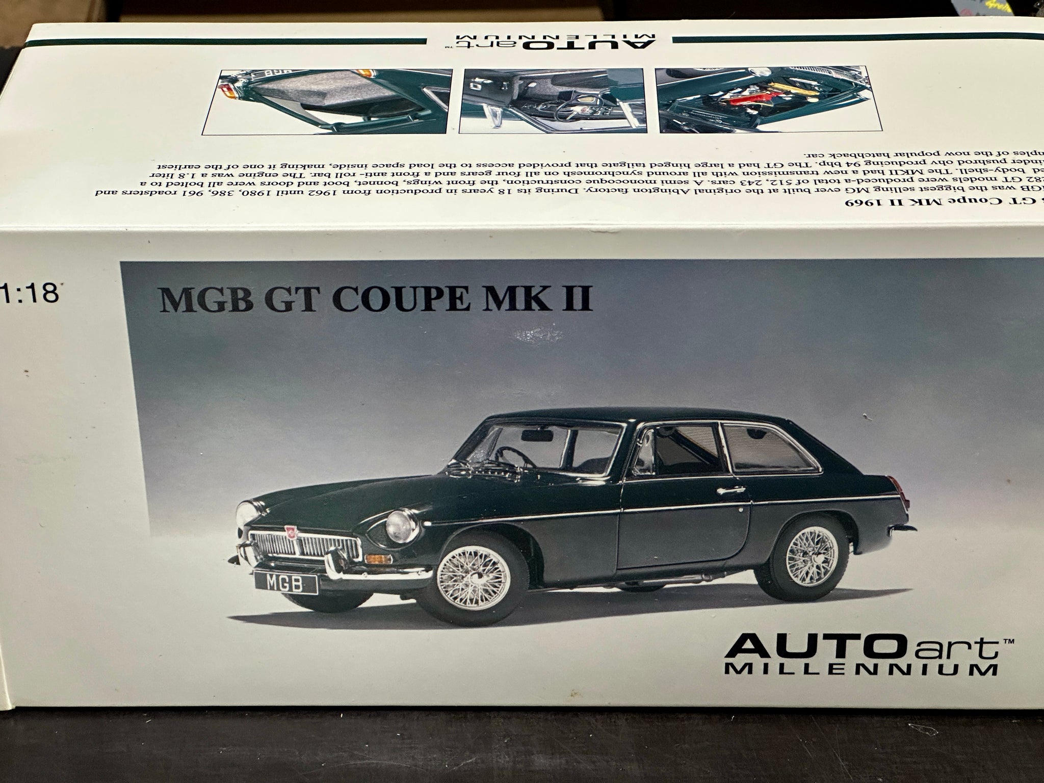 1:18 1969 MG B GT Coupe MKII -- Racing Green -- AUTOart Millenium 7660
