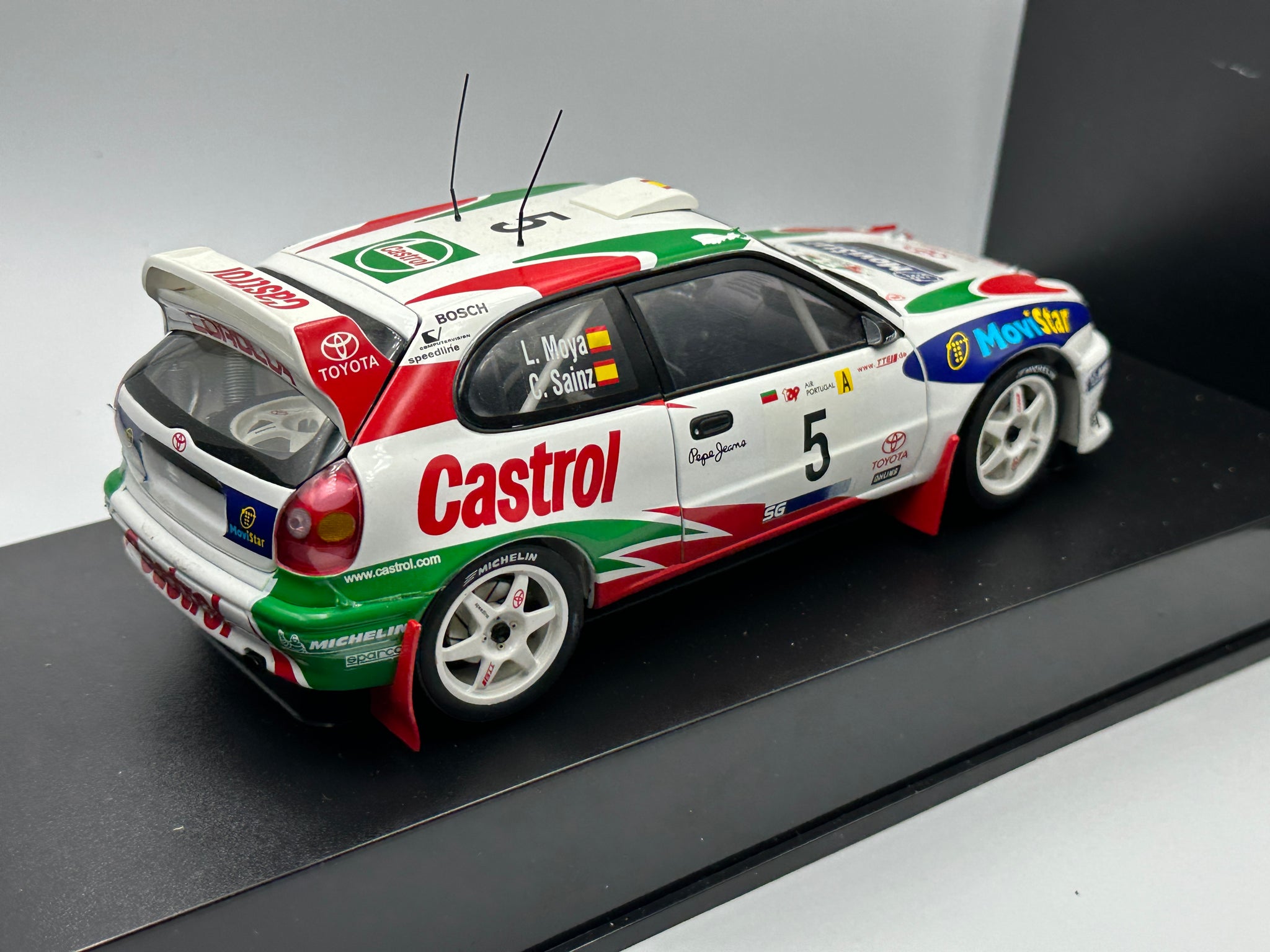 1:18 1998 Sainz/Moya -- #5 Toyota Corolla WRC Rally Car -- AUTOart
