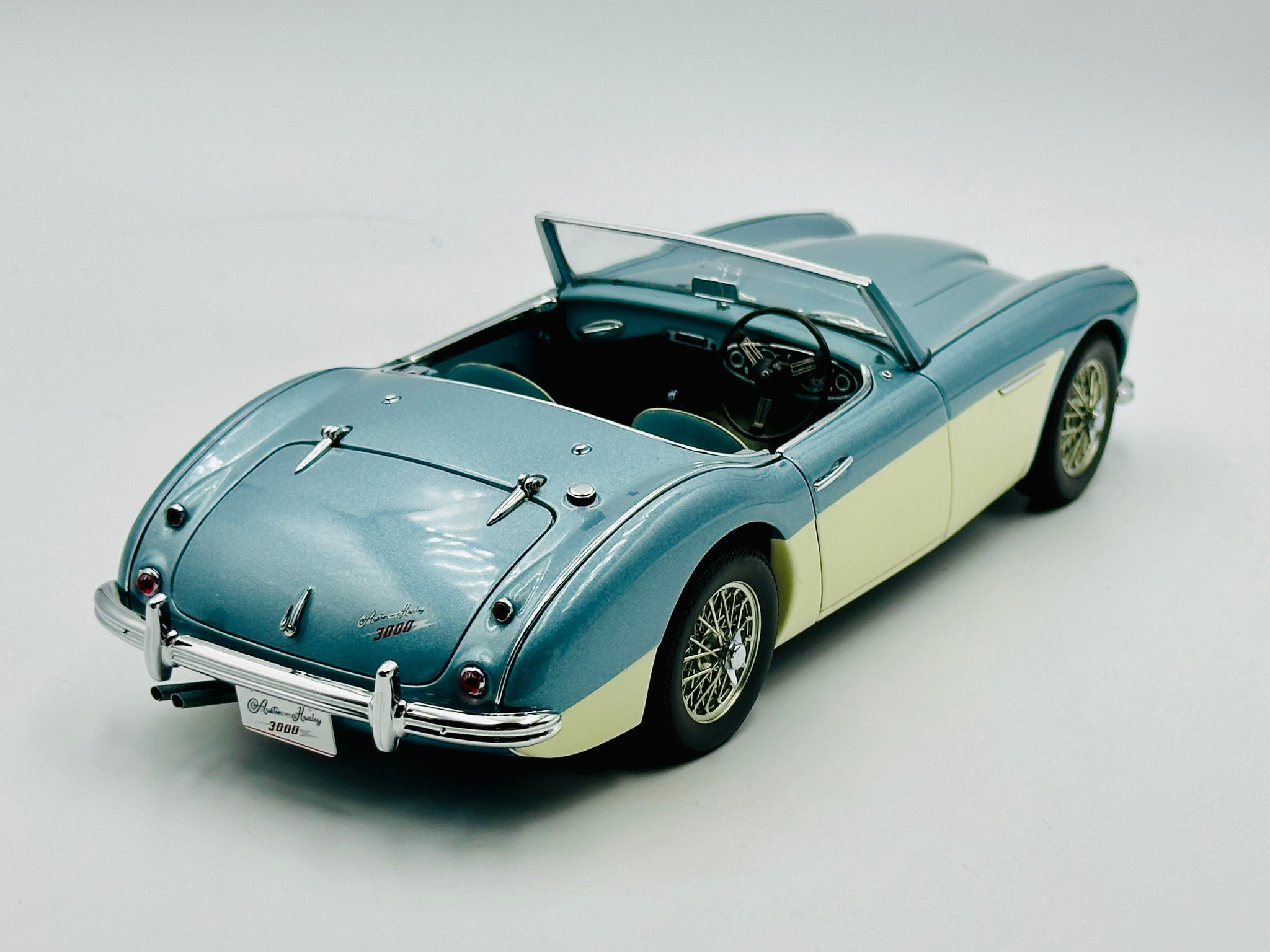 1:18 Austin Healey 3000 MKI -- Blue/White -- AUTOart Millennium 70706