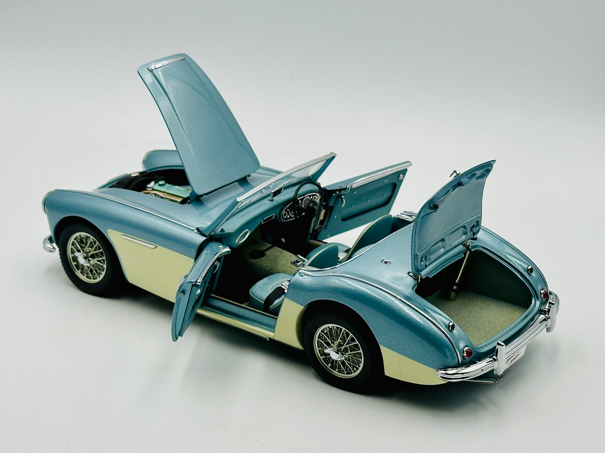 1:18 Austin Healey 3000 MKI -- Blue/White -- AUTOart Millennium 70706