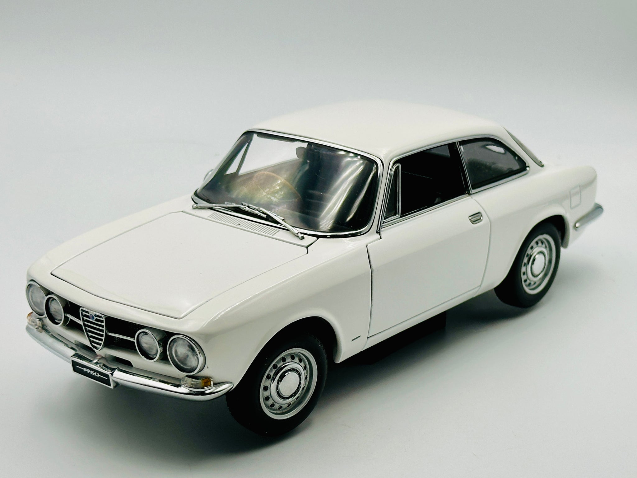 AUTOArt 1/18 Alfa Romeo GT Am オートアート 1/18 アルファロメオ