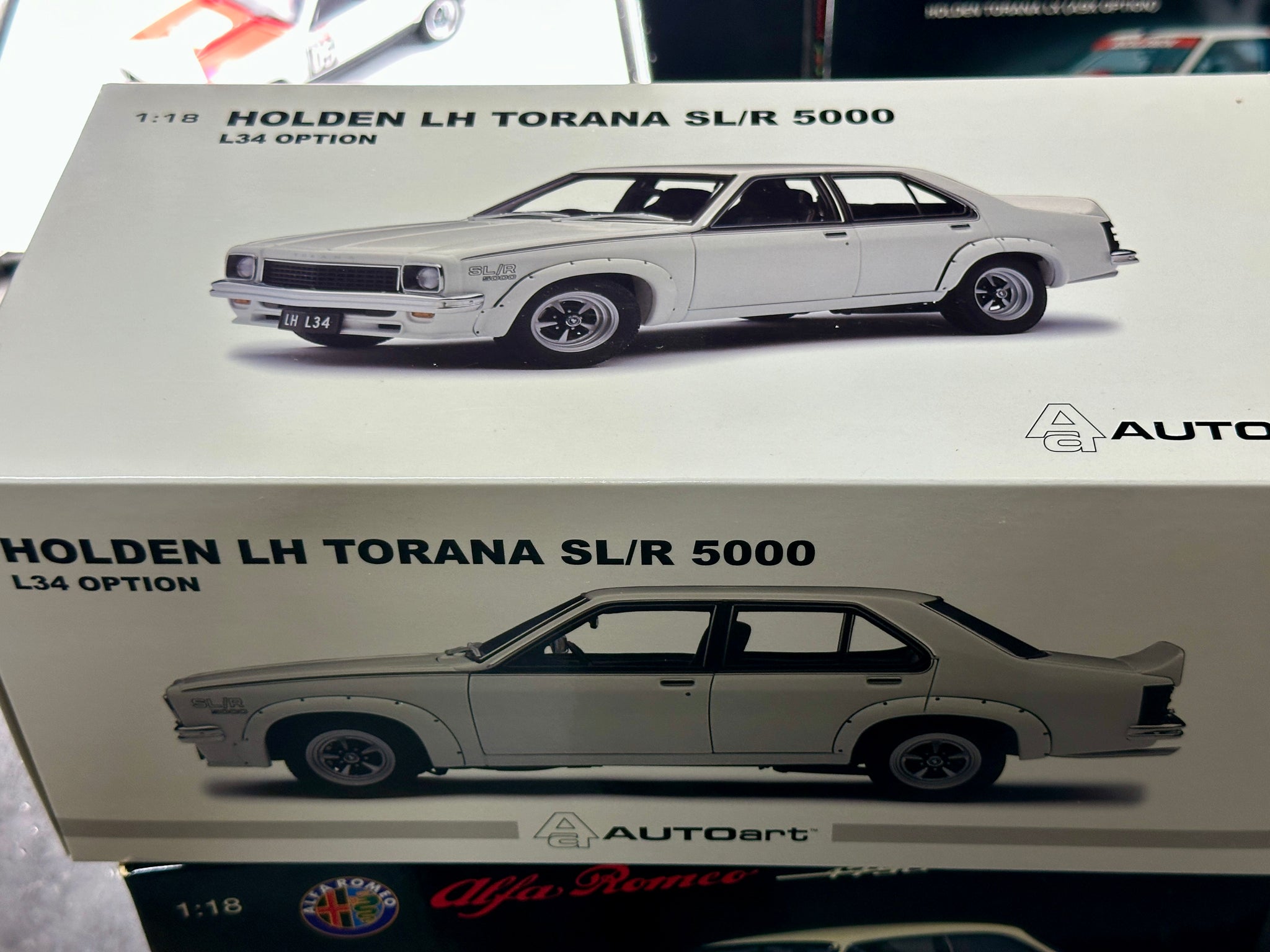 1:18 1974 Holden LH Torana L34 -- Glacier White -- Biante/AUTOart 7347