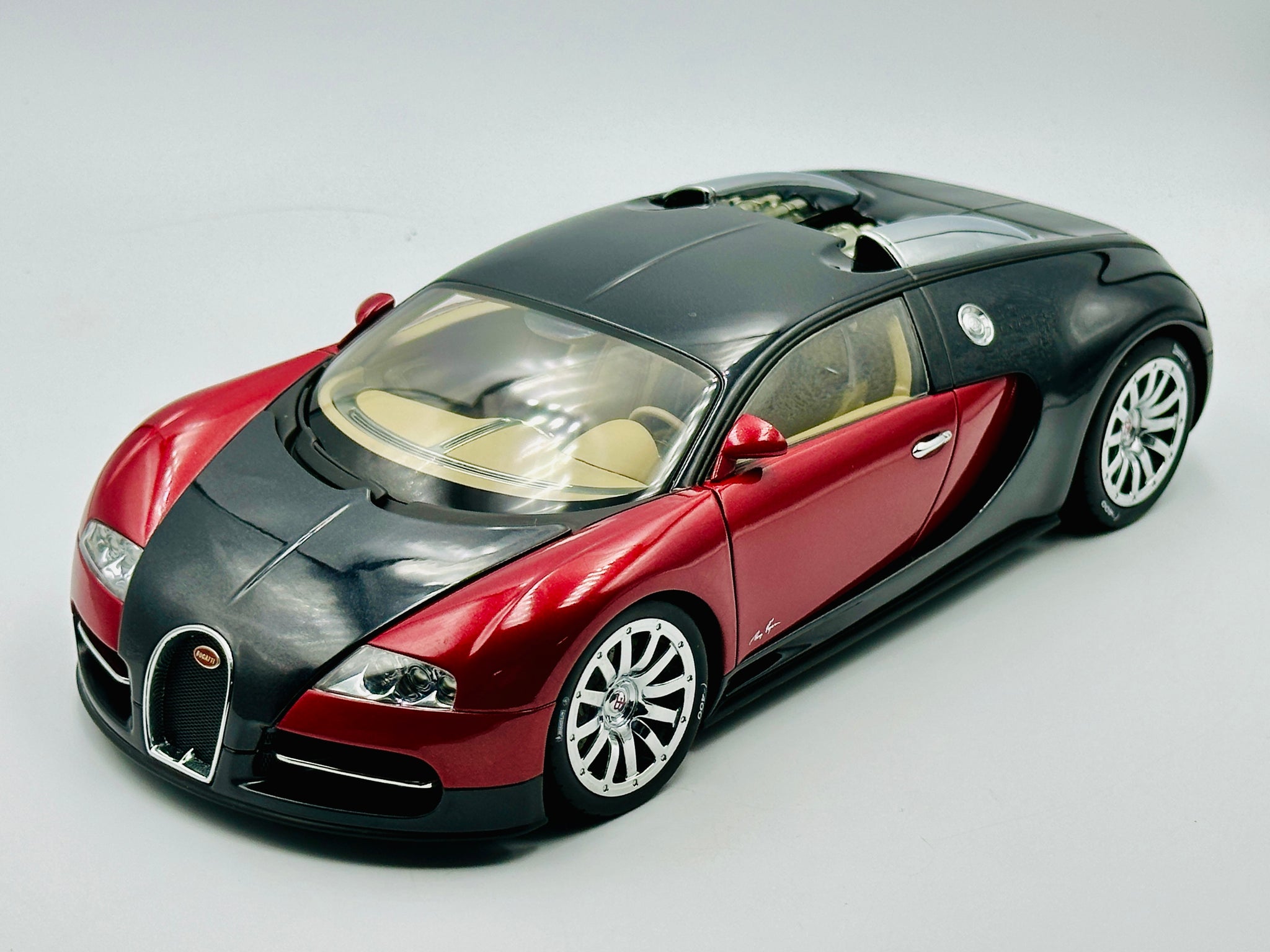 1/18 ブガティEBベイロン 1:18 Bugatti EB 16.4 Veyron -- Black/Red -- AUTOart 70901