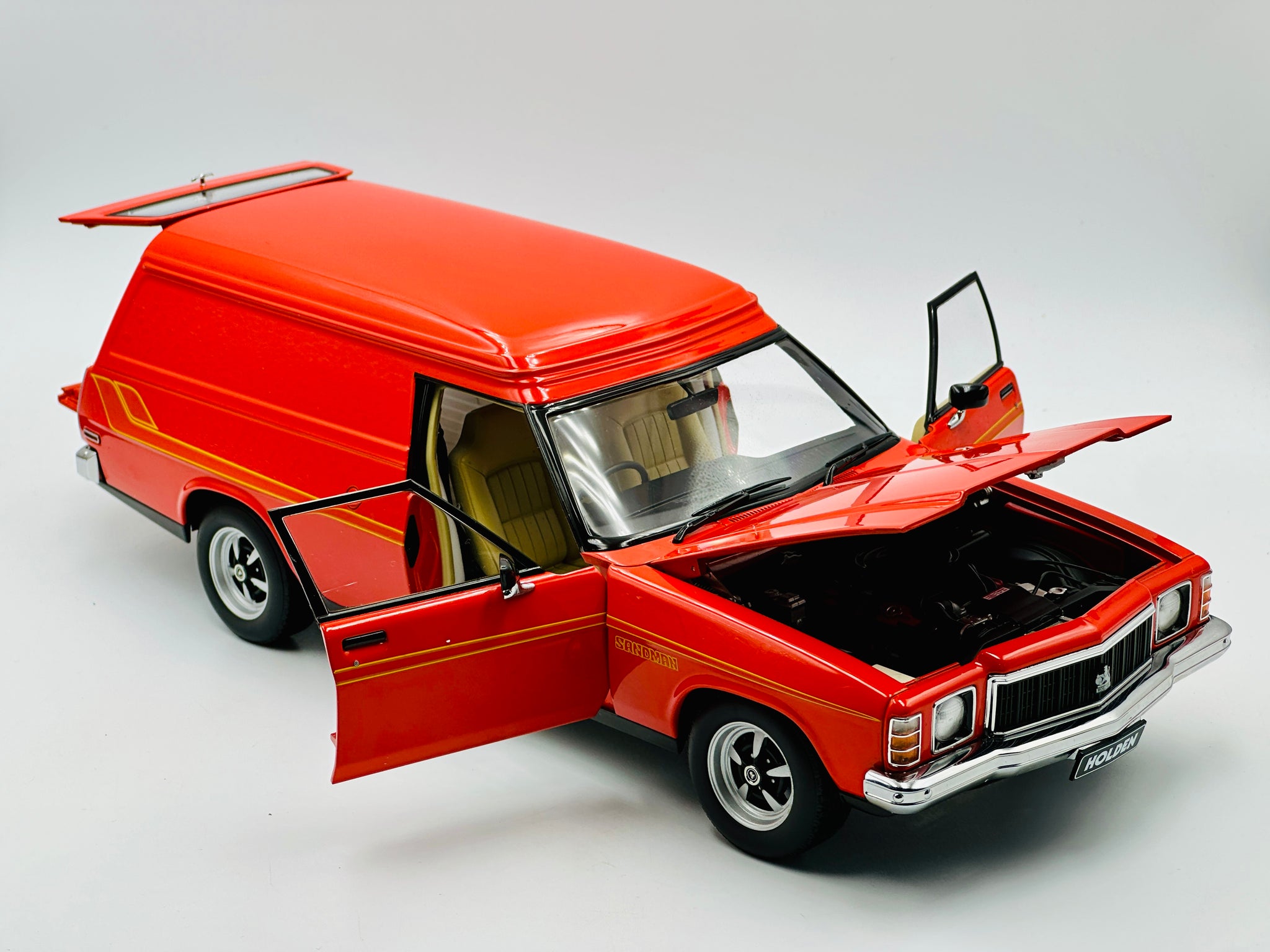 1:18 Holden HX Sandman Panel Van -- Mandarin Red -- Biante/AUTOart