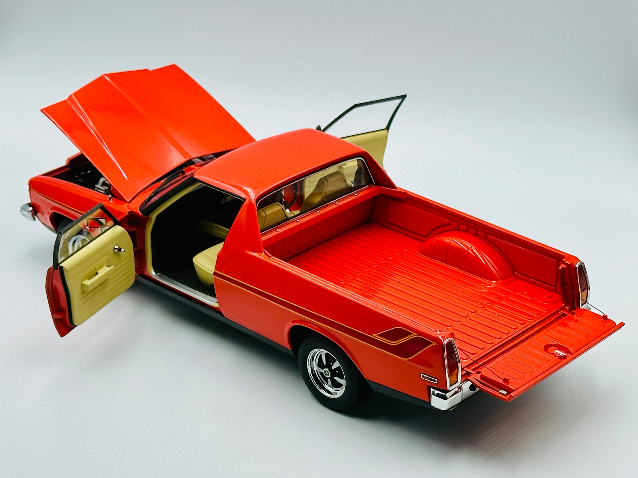 1:18 Holden HX Sandman Utility -- Mandarin Red -- Biante/AUTOart
