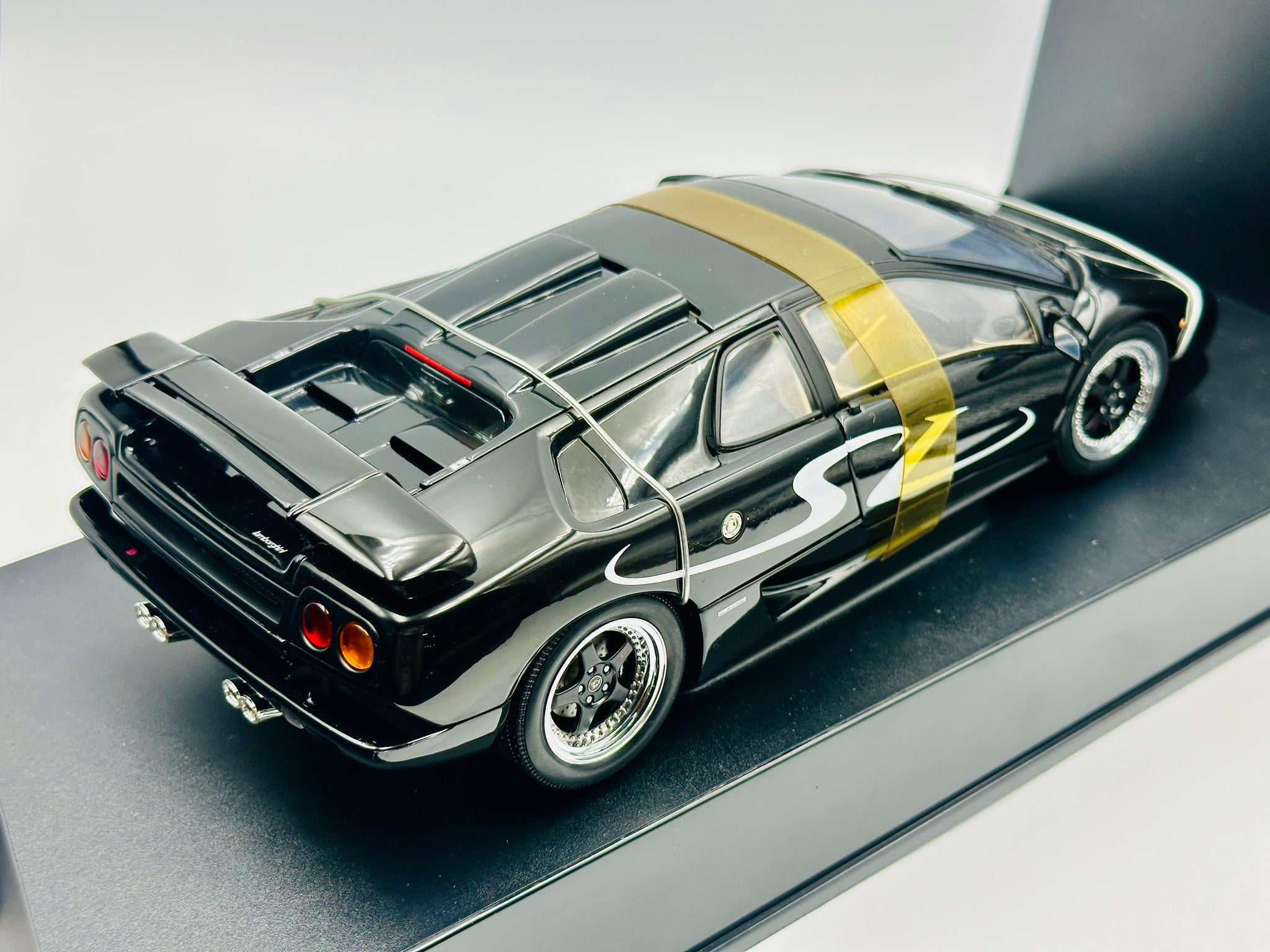 1:18 Lamborghini Diablo SV -- Black -- AUTOart 70081