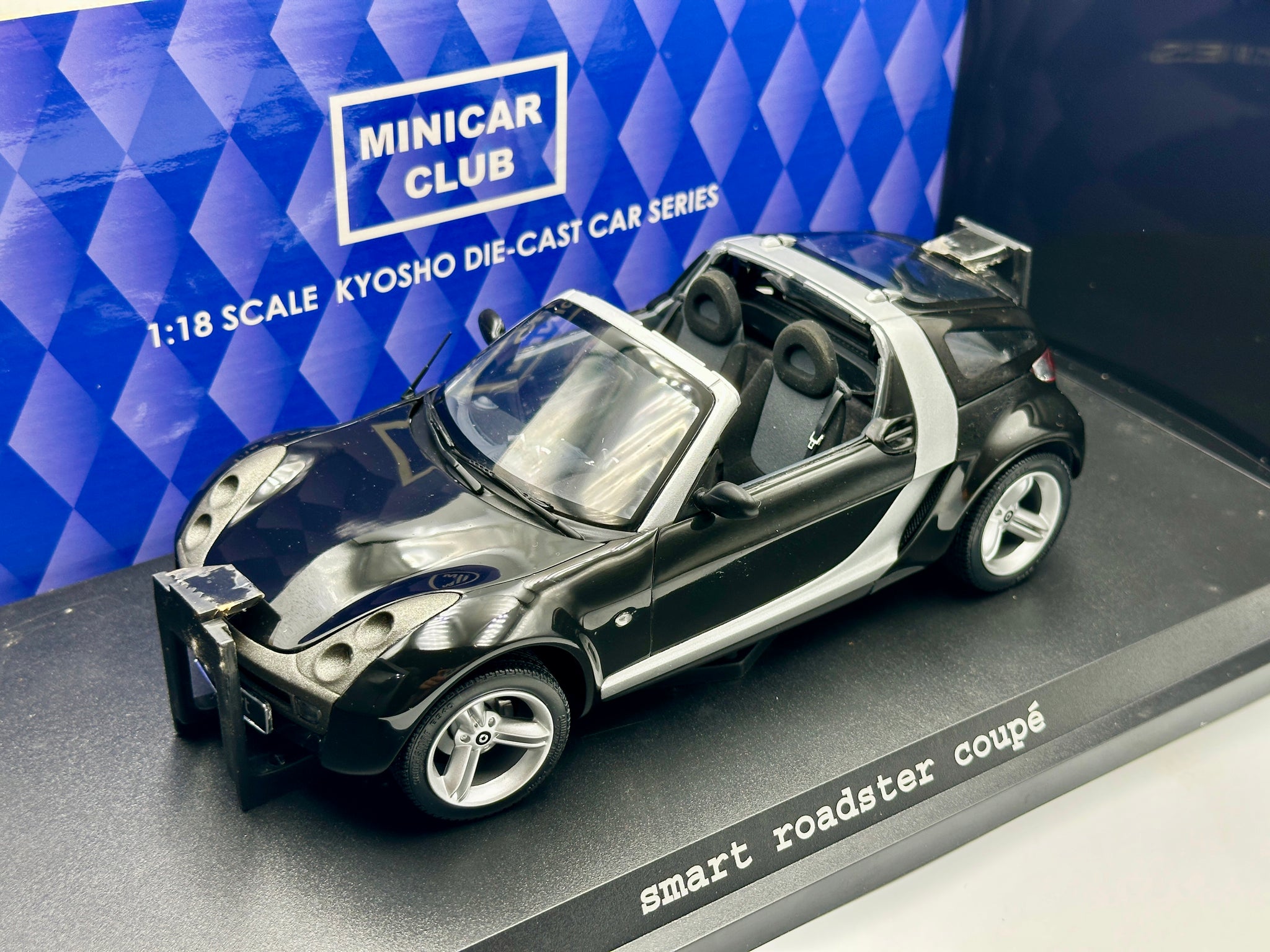 KYOSHO 1/18 smart roadster ミニカー 1:18 Smart Roadster Coupe -- Black/Silver -- Kyosho 09103BK