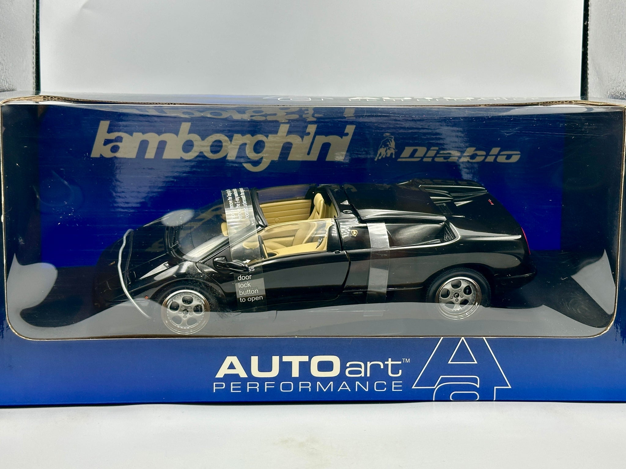 1:18 Lamborghini Diablo Roadster -- Black -- AUTOart 70093