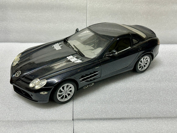 1:12 Mercedes-Benz SLR McLaren -- Black -- MotorMax 73004