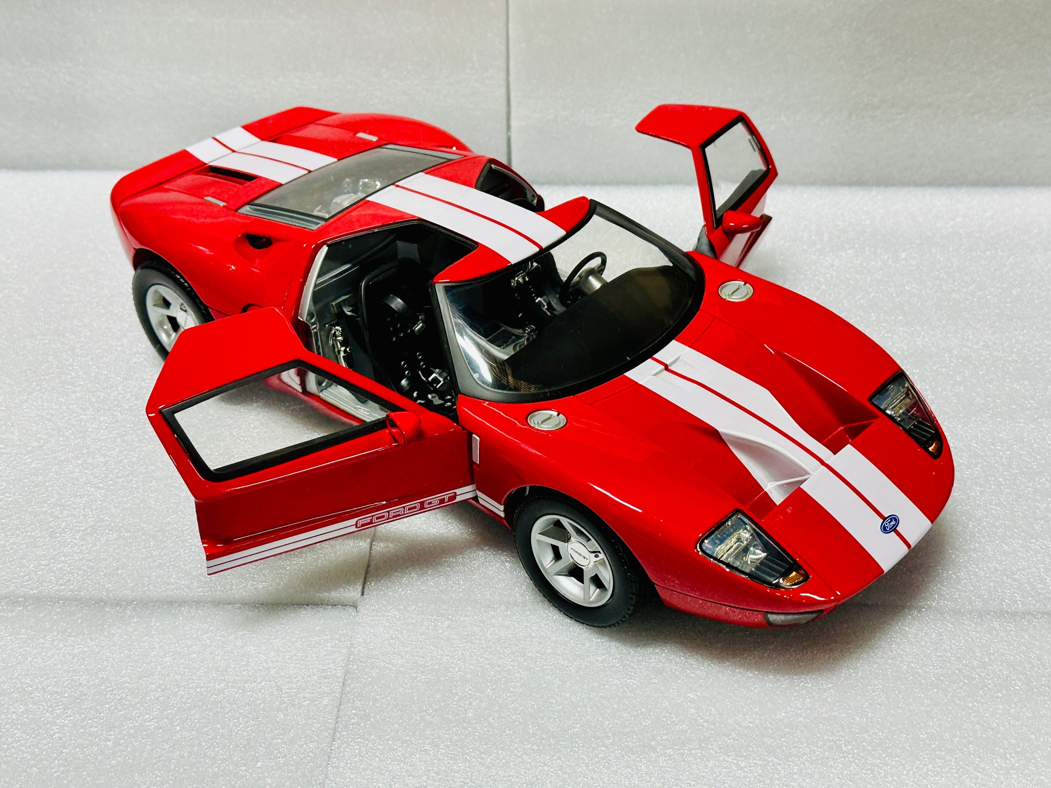 ミニカー MOTORMAX FORD GT 1/12 1:12 Ford GT Concept -- Red w/White Stripes -- MotorMax 73001