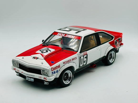 1:18 Nissan Skyline Hakosuka 2 Door -- LB-WORKS White/Red -- Ignition