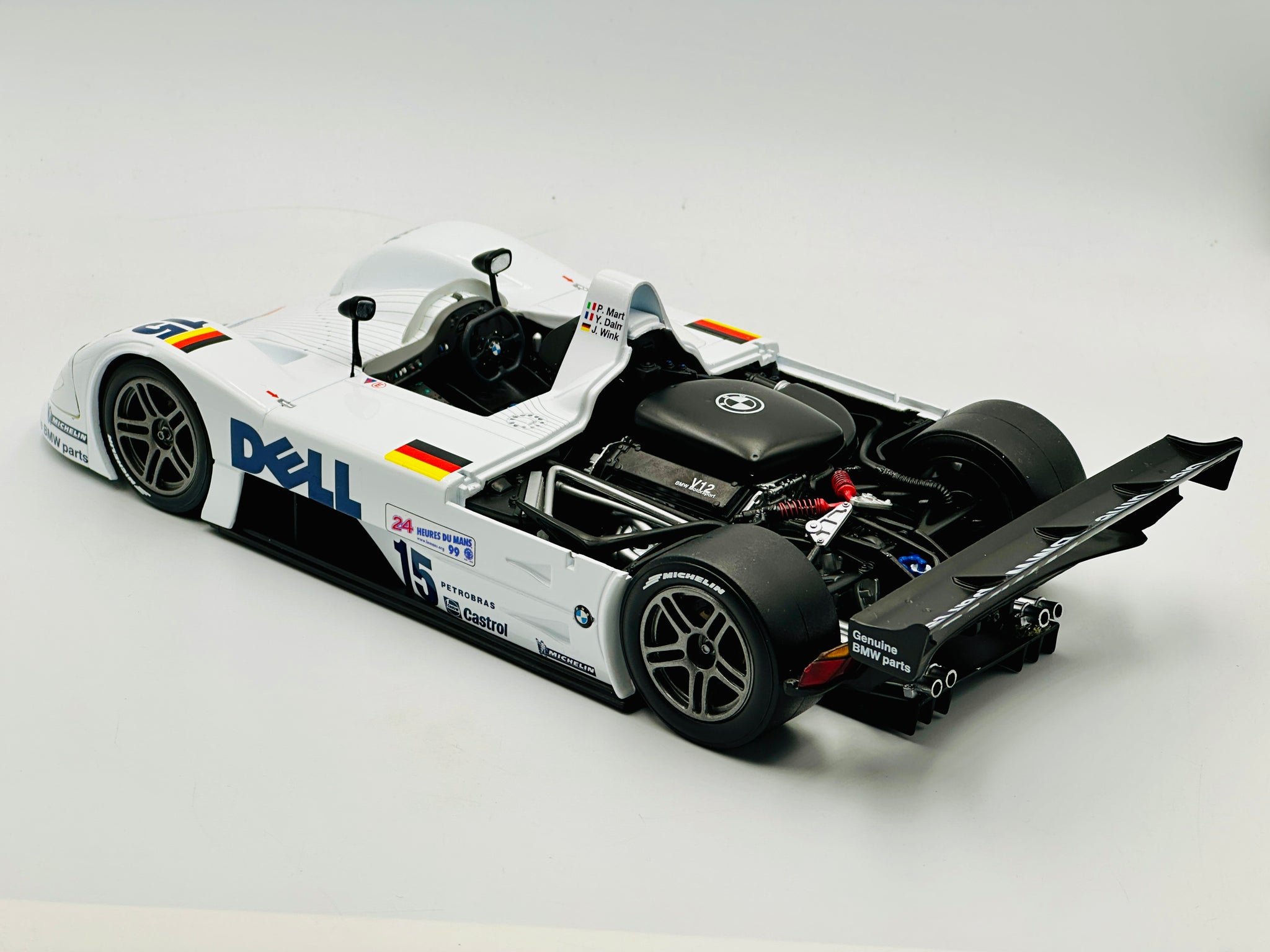 1:18 1999 LeMans 24h Winner -- #15 BMW V12 LMR -- Kyosho 08533A