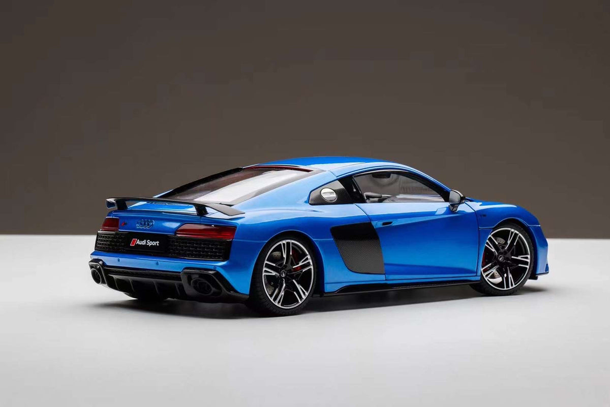 1:18 Audi R8 2nd Generation Type 4S Hardtop -- Blue -- KengFai
