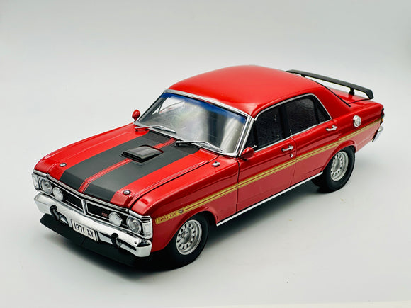 1:18 Ford XW Falcon GT-HO Phase I -- Candy Apple Red -- Classic Carlectables