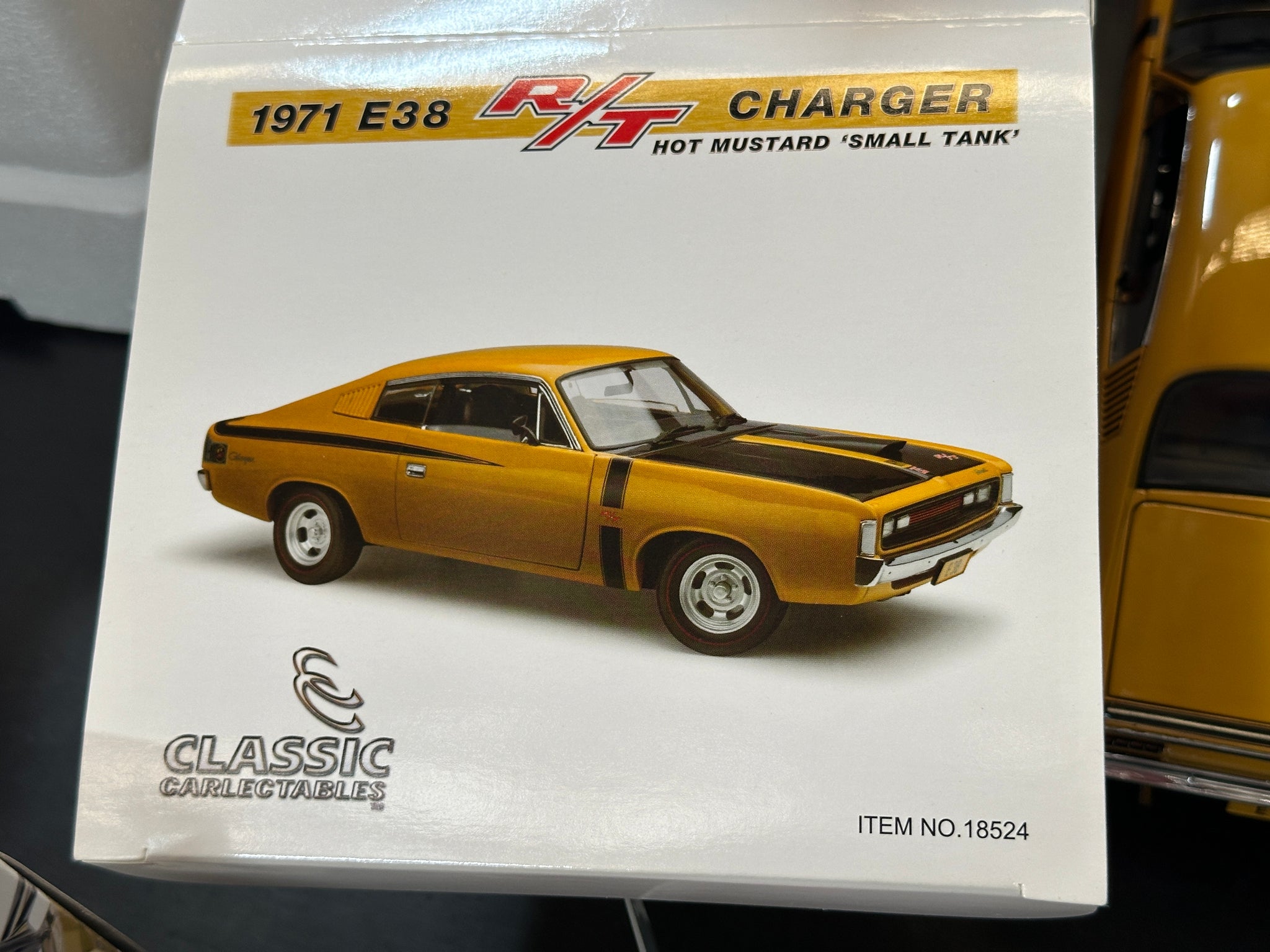 1:18 Valiant E38 R/T Charger 'Small Tank' -- Hot Mustard -- Classic Ca
