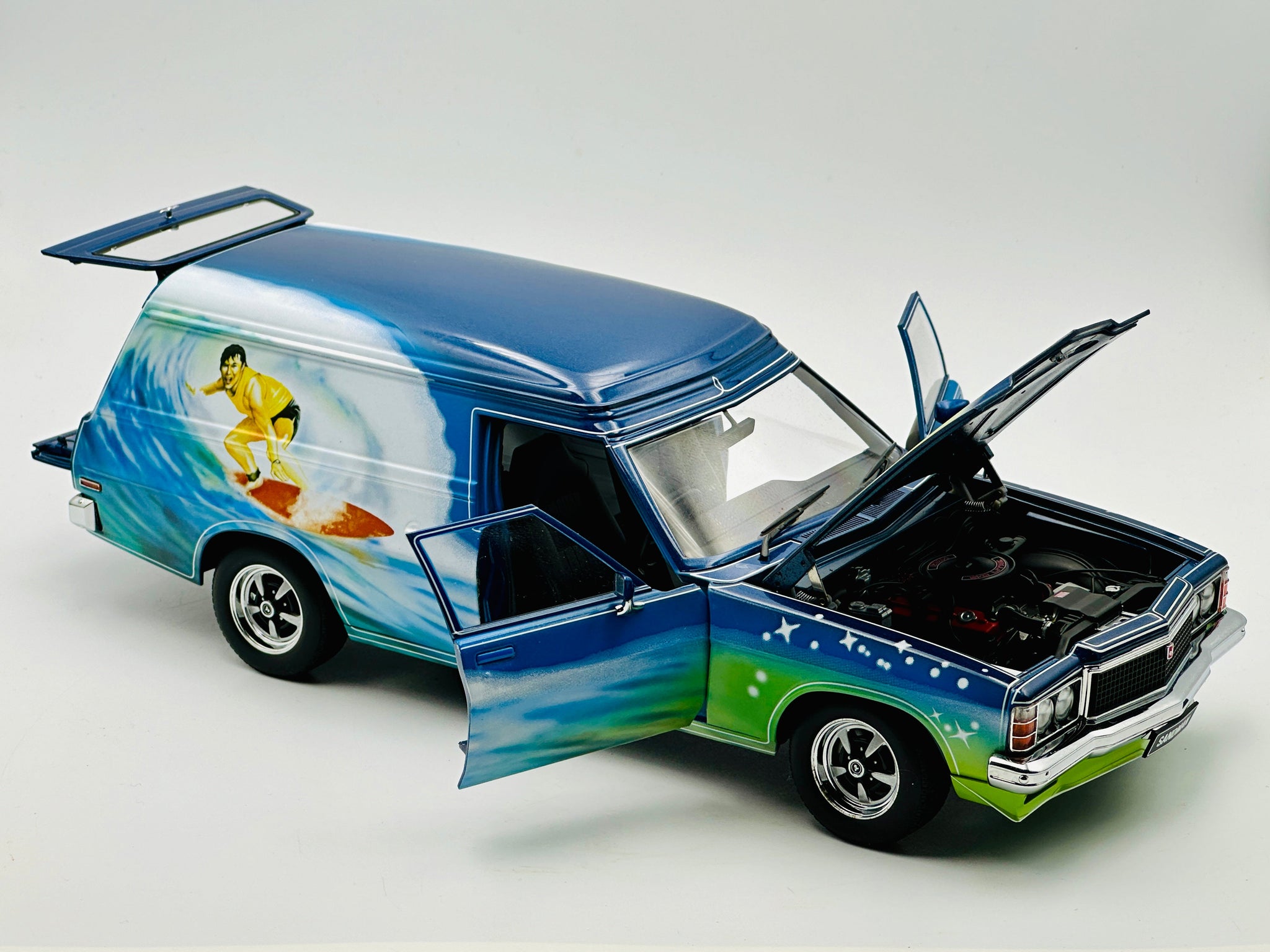 1:18 Holden HZ Sandman Panel Van -- Seawitch -- Biante/AUTOart