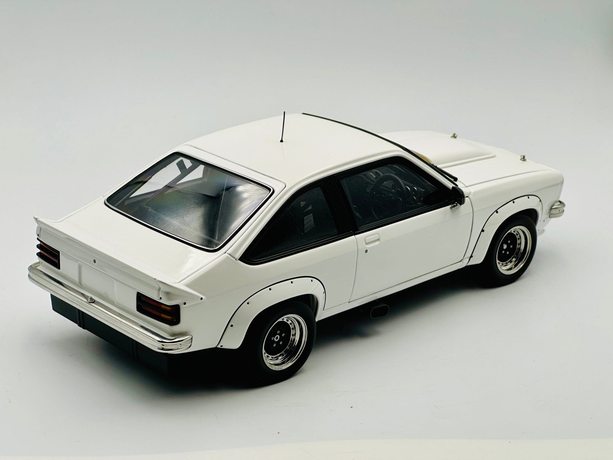 国内未入荷 1/18 AUTOart ホールデン LX トラーナ SS A9X 73454_tuxedo_black_lx_torana_a
