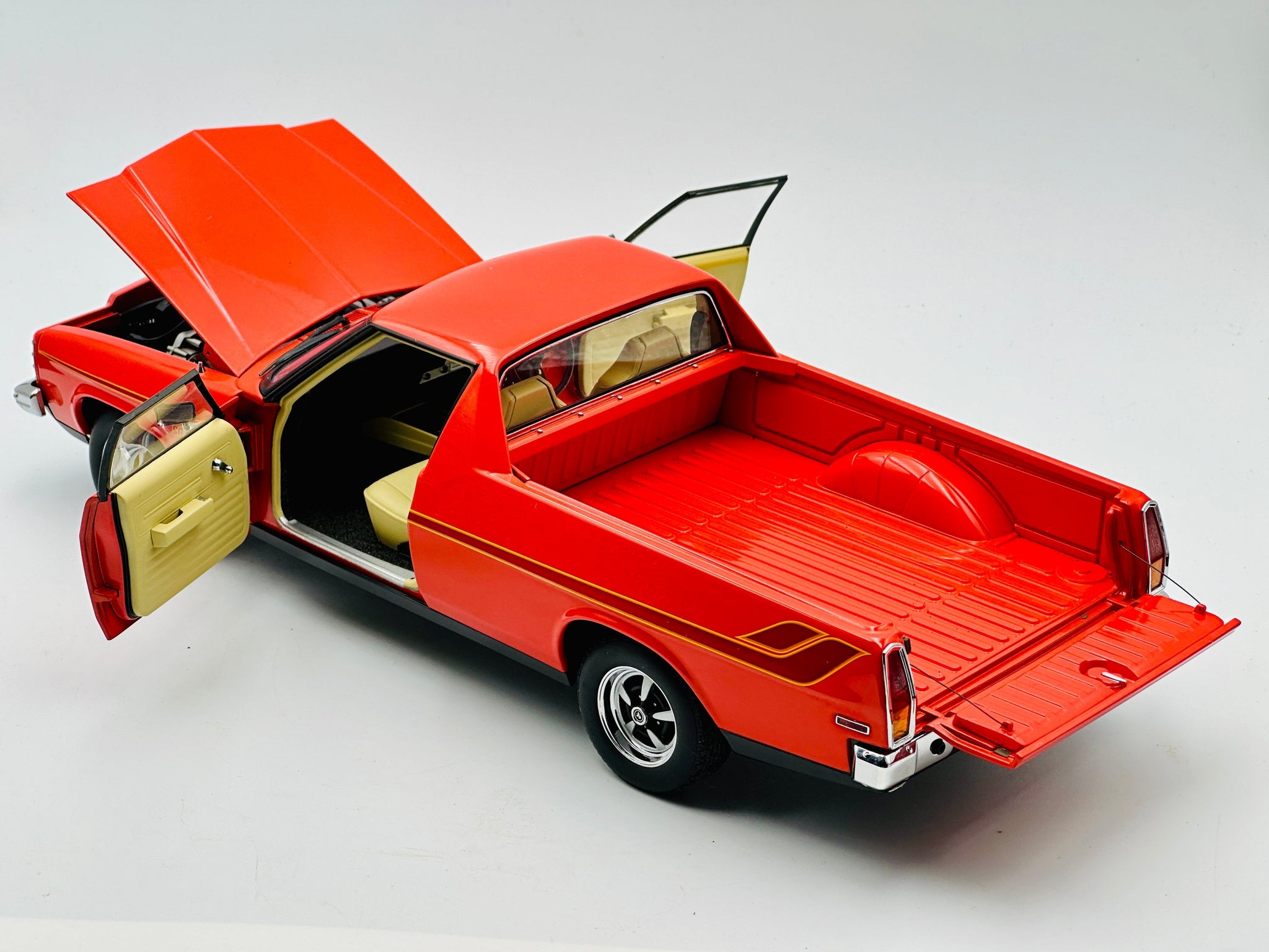 ミニカー Holden HX Sandman Utility 1:18 AUTOart 1/18 Holden HX Sandman Utility