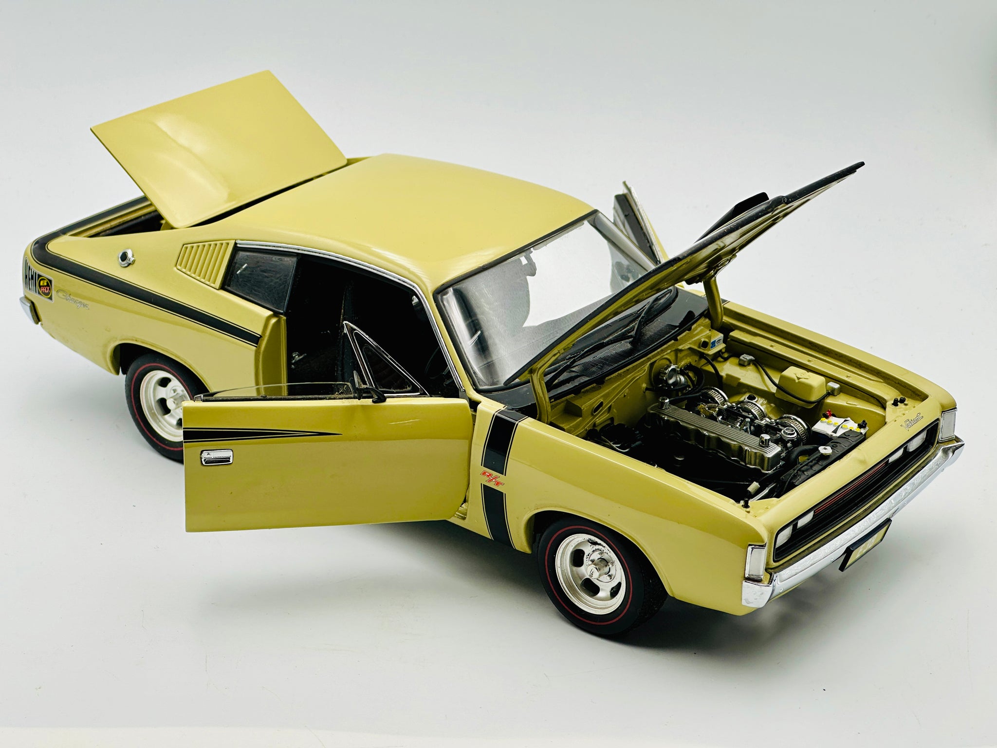 1:18 Valiant E38 R/T Charger 'Big Tank' -- Blonde Olive -- Classic Car