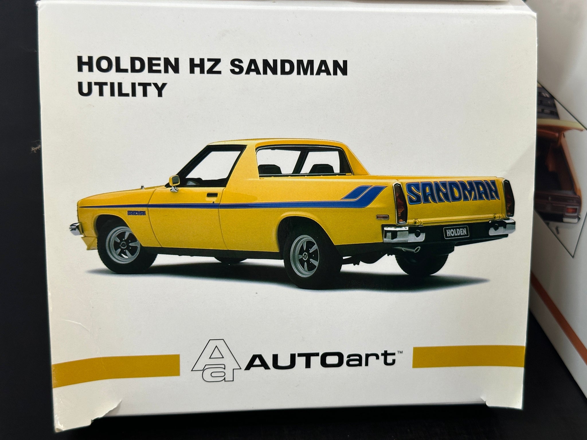 ミニカー Holden HX Sandman Utility 1:18 1:18 Holden HX Sandman Utility -- Mandarin Red -- Biante/AUTOart
