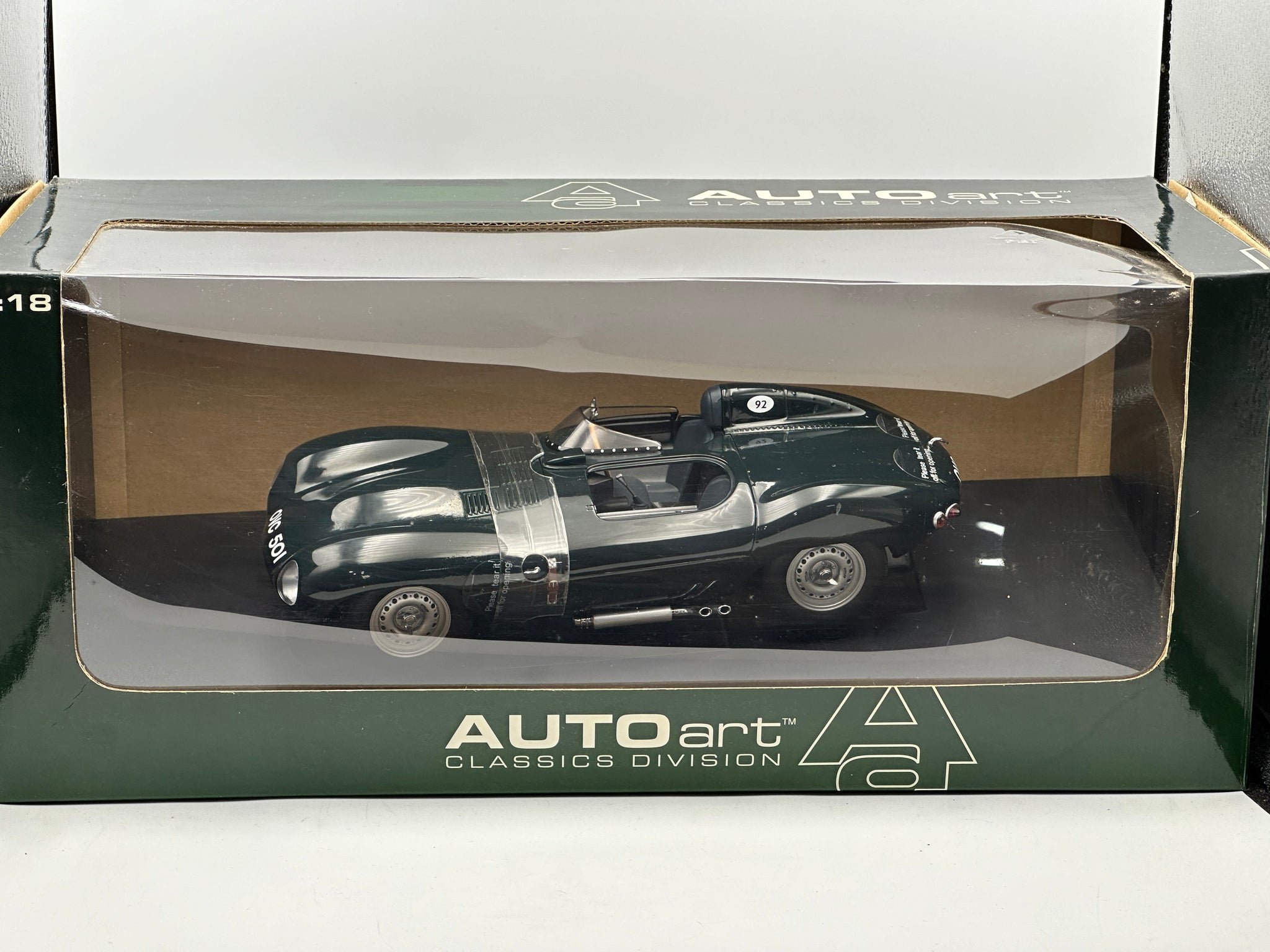 1:18 Jaguar D-Type Short Nose -- Green -- AUTOart 73561