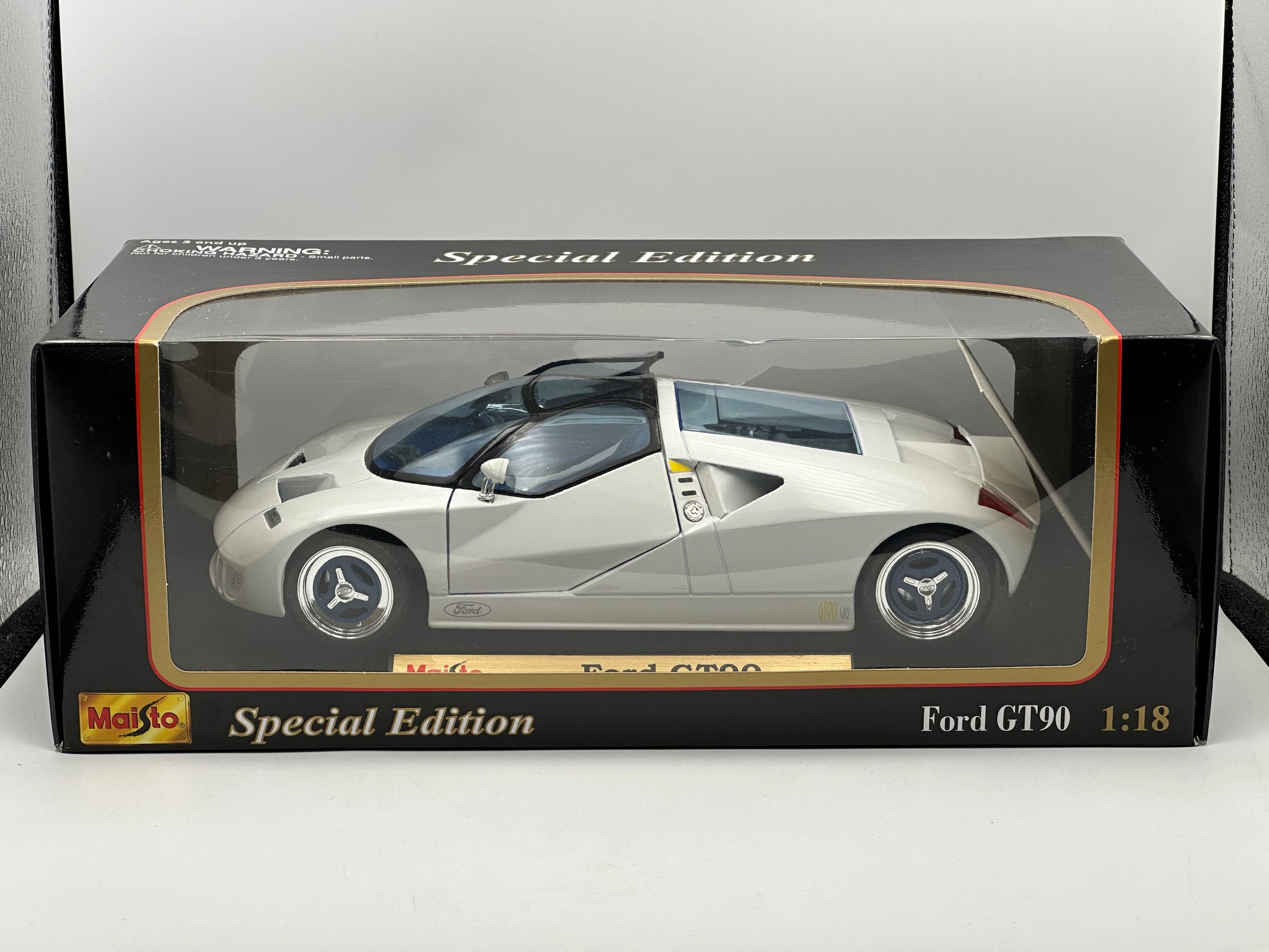 1:18 Ford GT90 Concept -- White -- Maisto