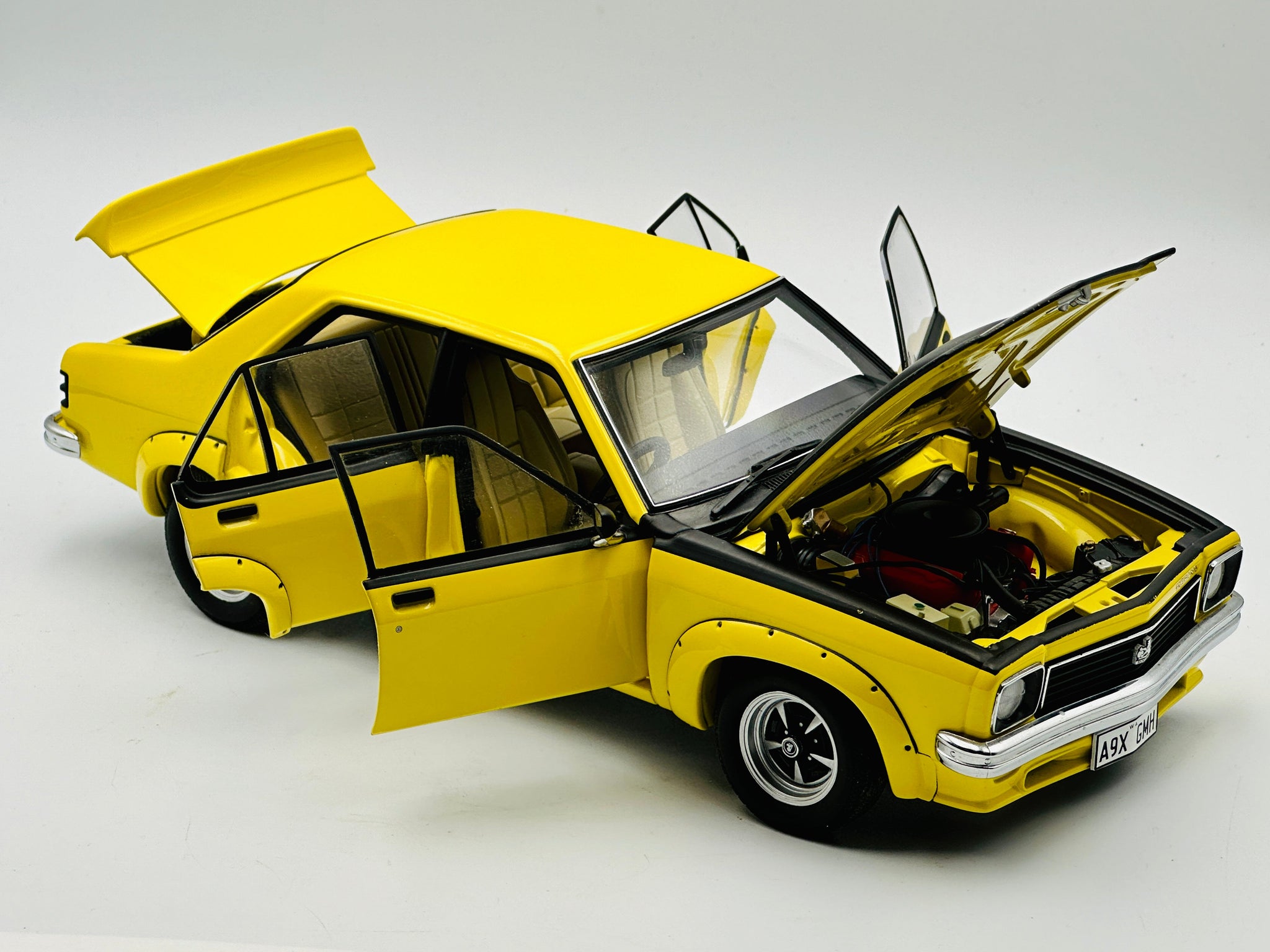 1:18 Holden LX Torana SLR 5000 A9X Sedan -- Jasmine Yellow -- Biante/A