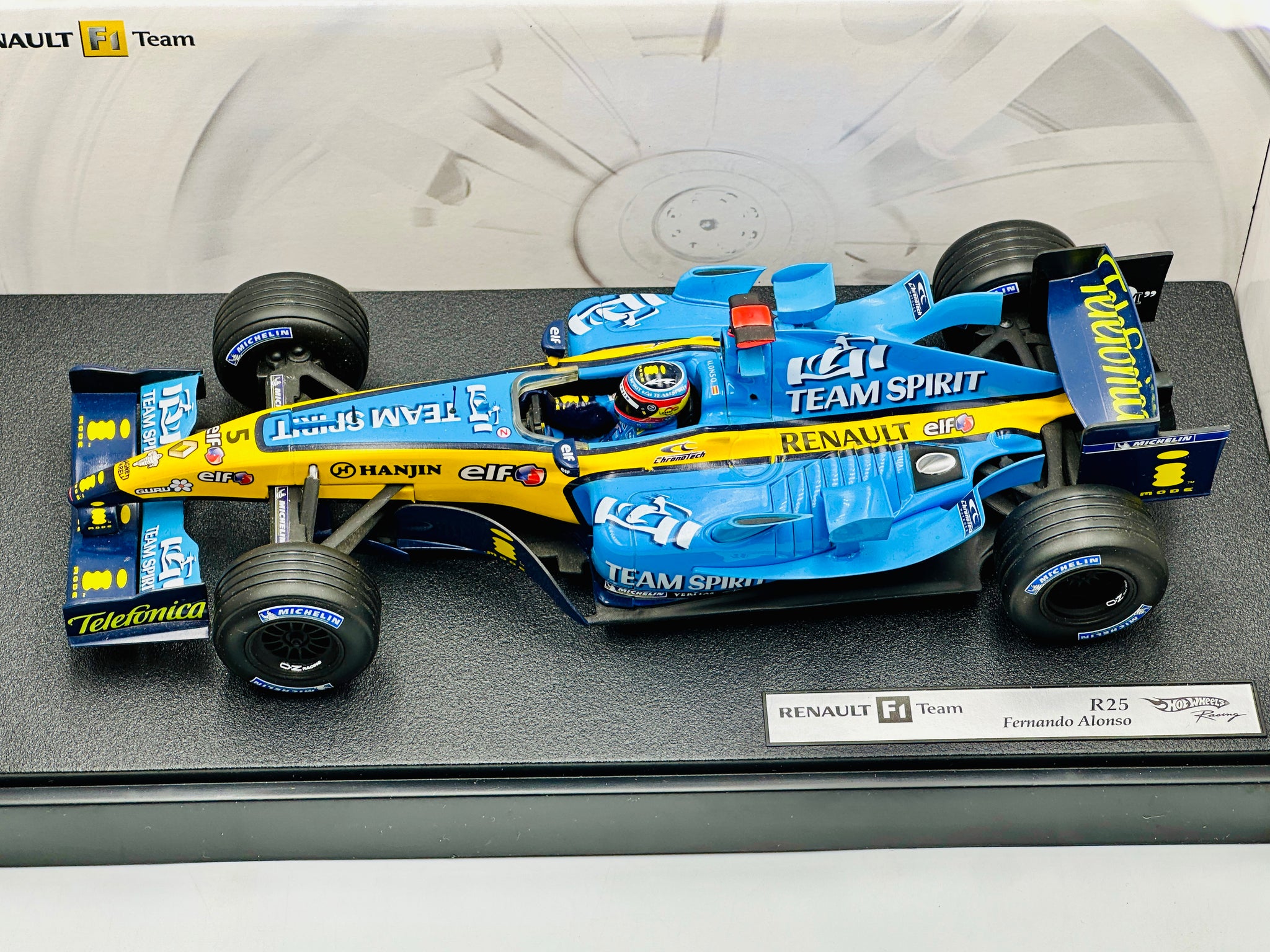 1:18 2005 Fernando Alonso -- #5 Renault R25 -- Hot Wheels F1