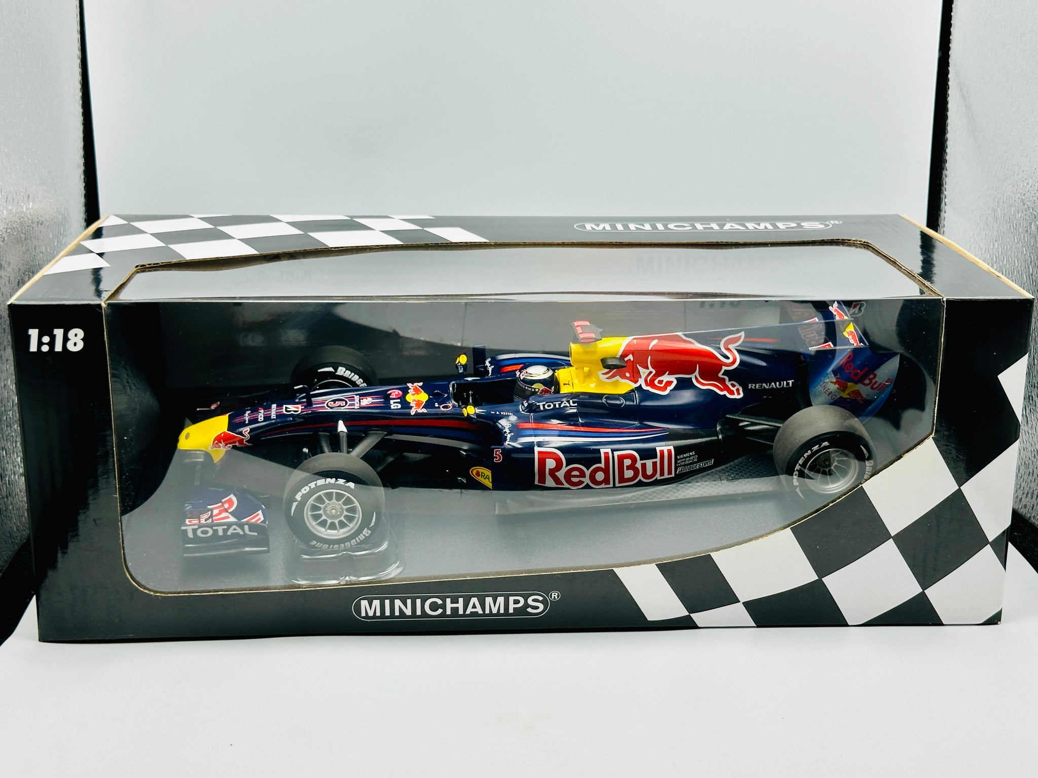 1:18 2010 Sebastian Vettel -- #5 Red Bull RB6 -- Minichamps F1