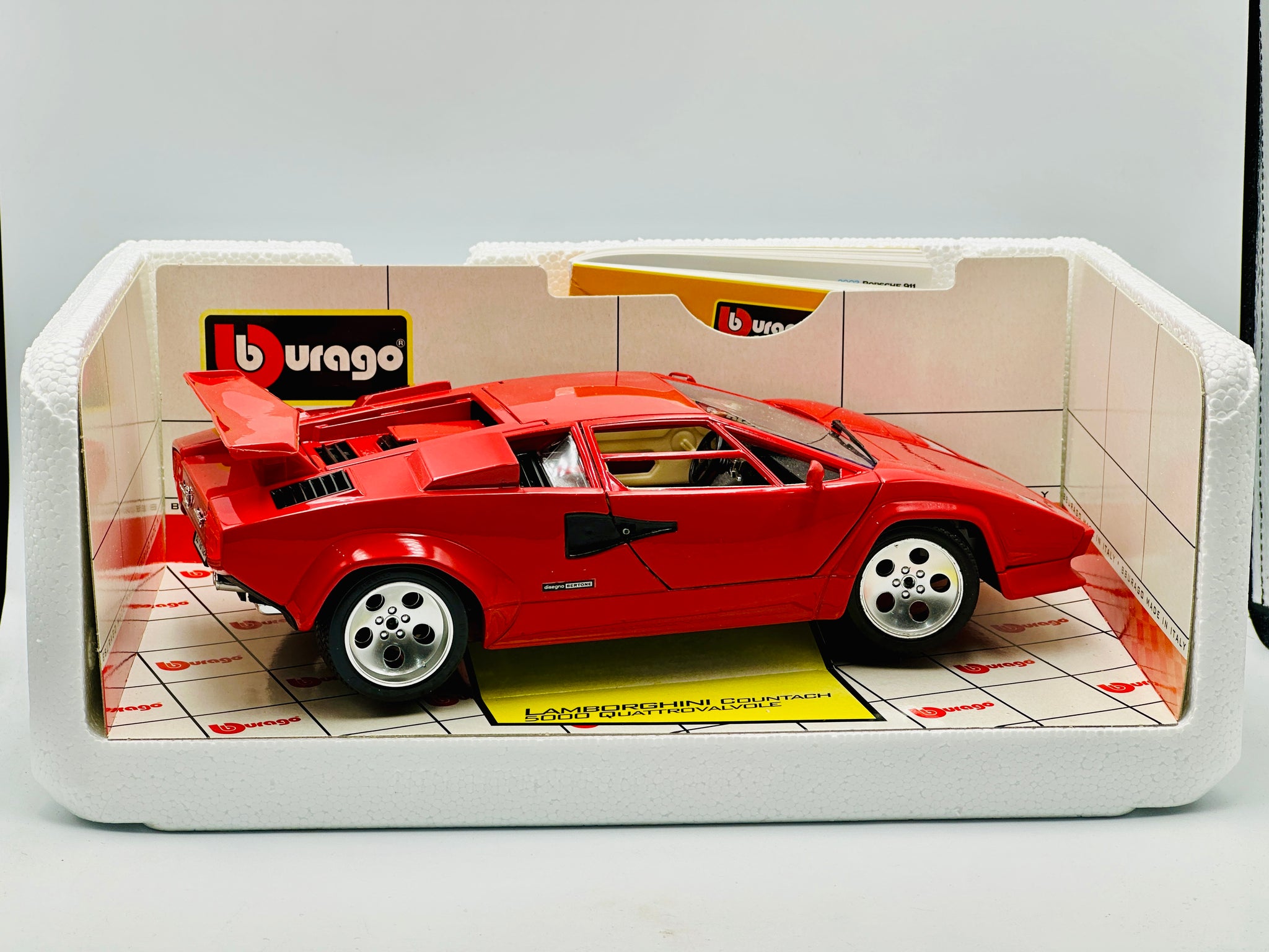1:18 Lamborghini Countach 5000 Quattrovalvole -- Red -- Bburago