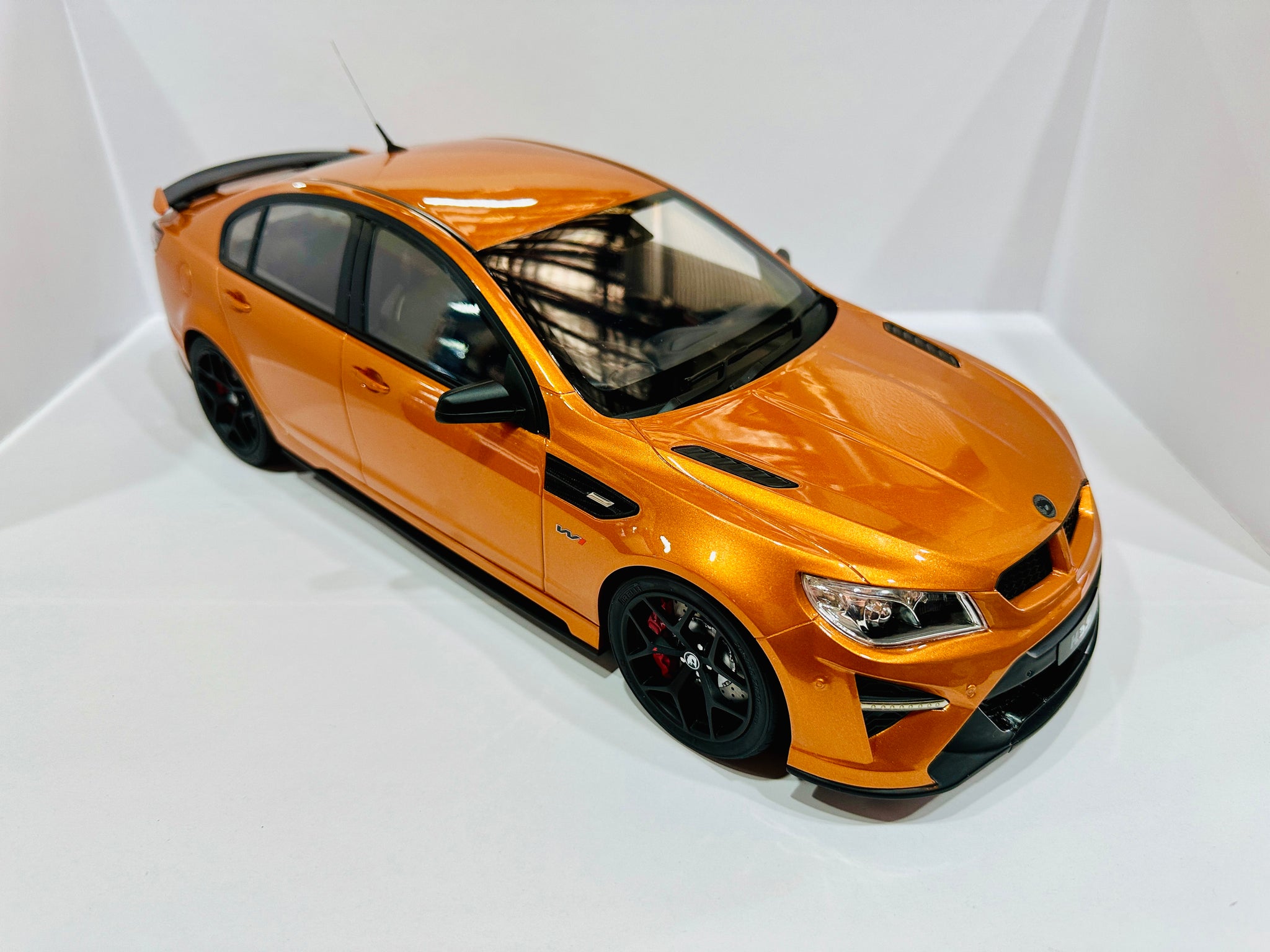 新品 1/43 ビアンテモデルカーズ ホールデン ユートHSV GTSR レッド 新品 1/43 ビアンテモデルカーズ ホールデン ユートHSV GTSR レッド