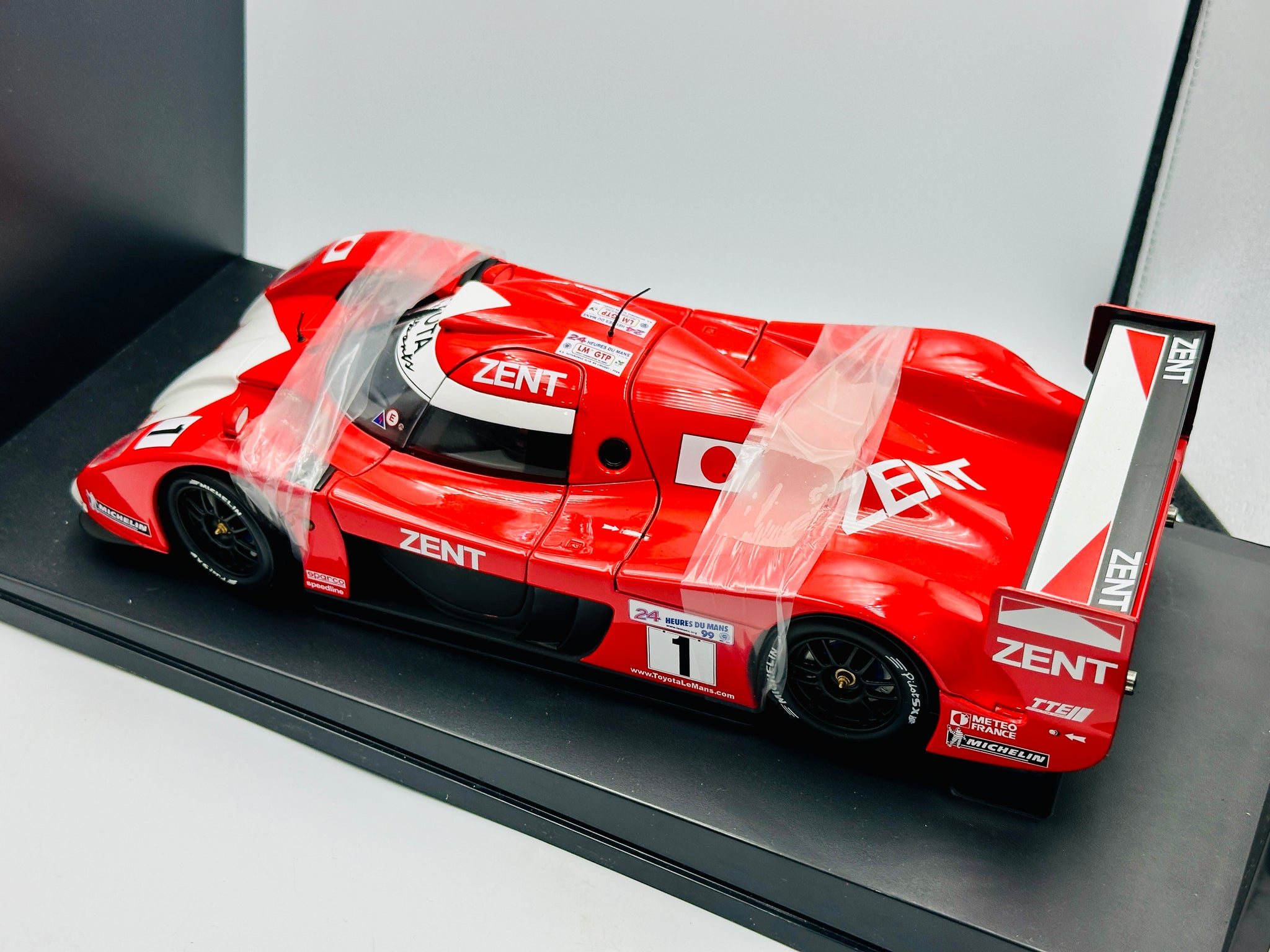 1:18 1999 Le Mans 24h -- #1 Toyota GT1 TS020 -- AUTOart 89986