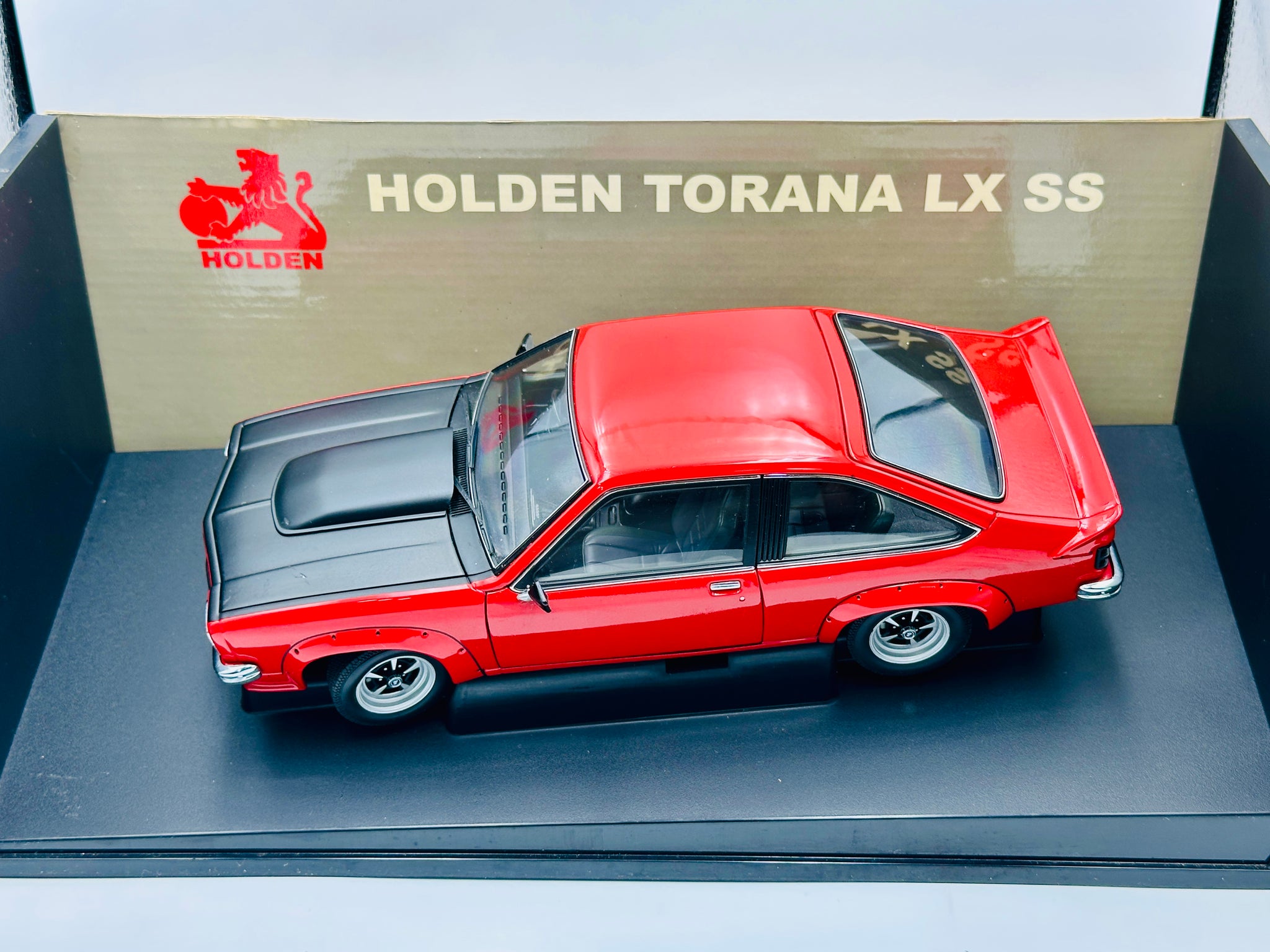 1:18 Holden LX Torana SS Hatchback A9X -- Flamenco Red -- Biante/AUTOa