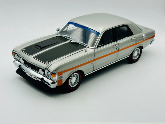 1:18 Ford XW Falcon GT-HO Phase 1 -- Silver Fox -- Classic Carlectables