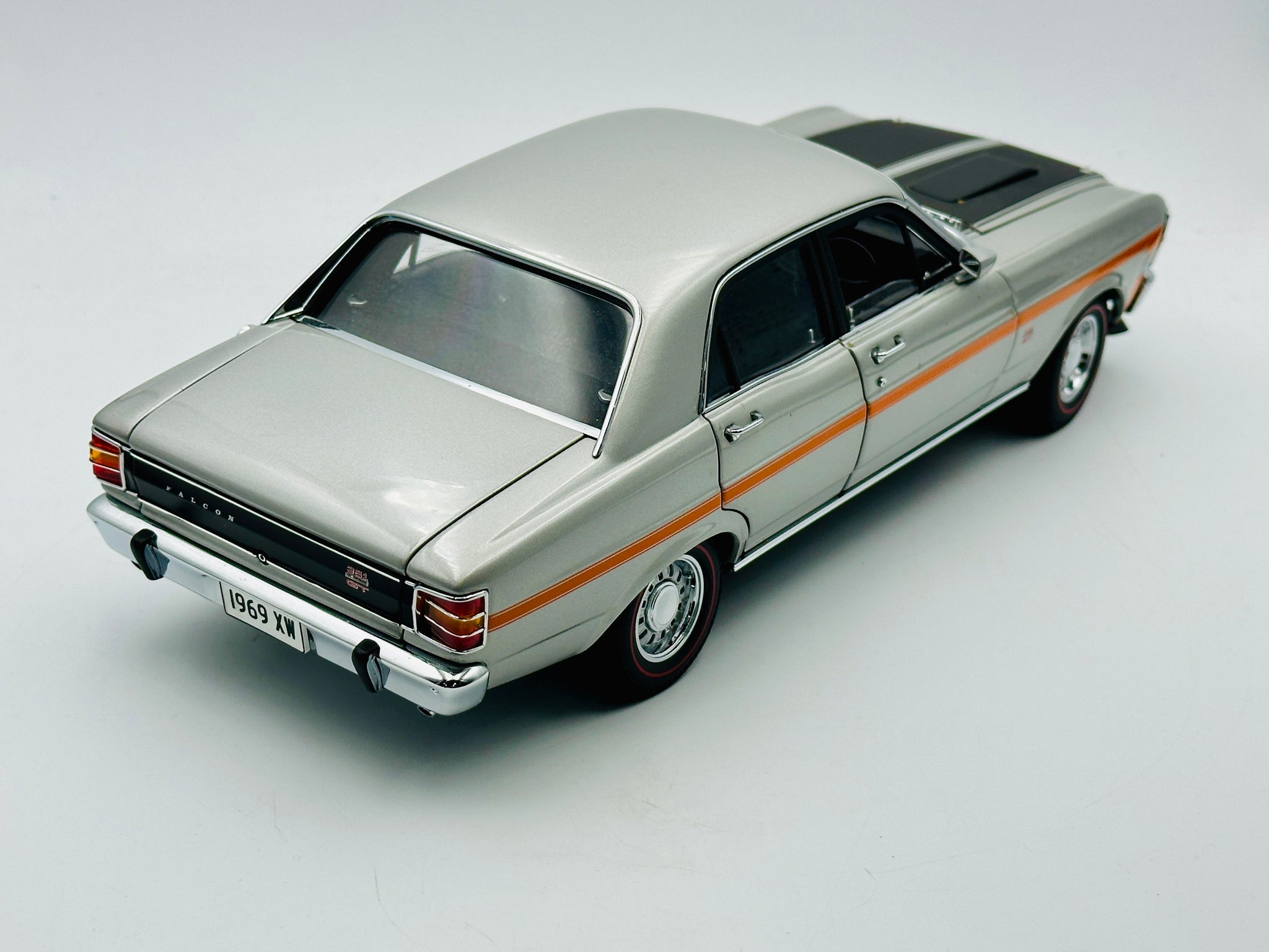 1:18 Ford XW Falcon GT-HO Phase 1 -- Silver Fox -- Classic Carlectable