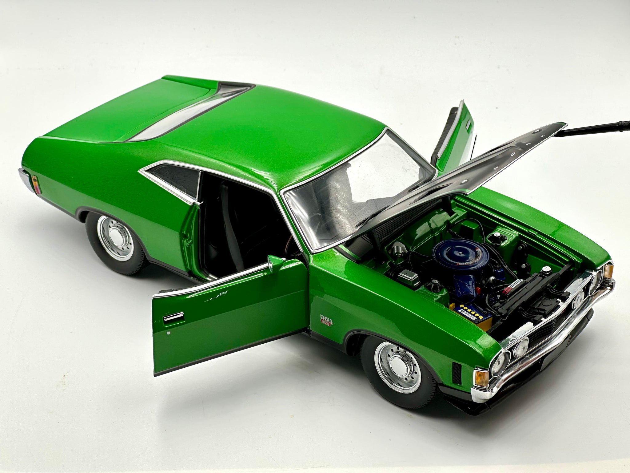 1:18 Ford XA Falcon GT Hardtop -- Calypso Green -- Biante/AUTOart 7274
