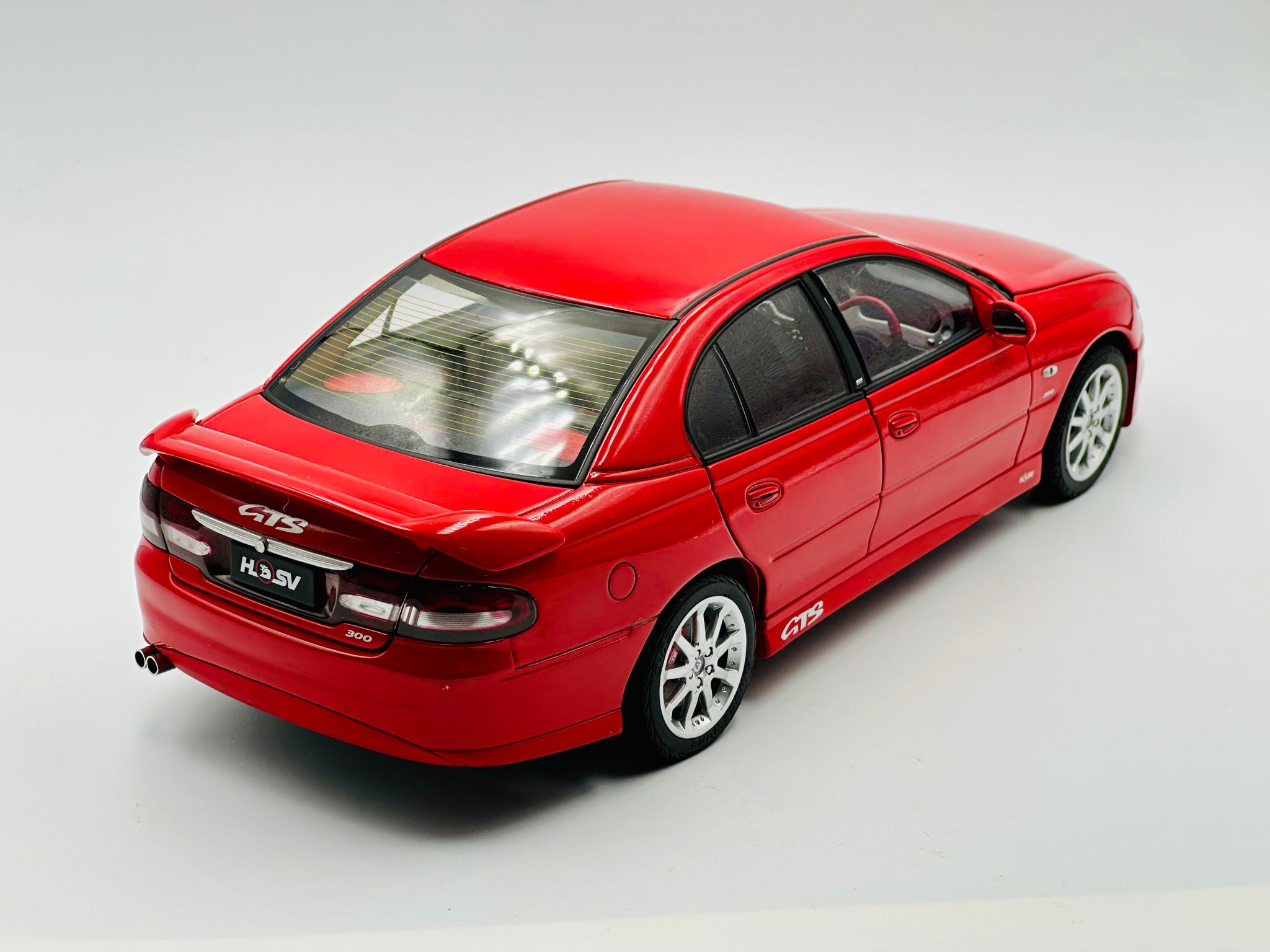 1:18 HSV VT2 GTS (Holden Commodore) -- Sting Red -- Biante/AUTOart 734