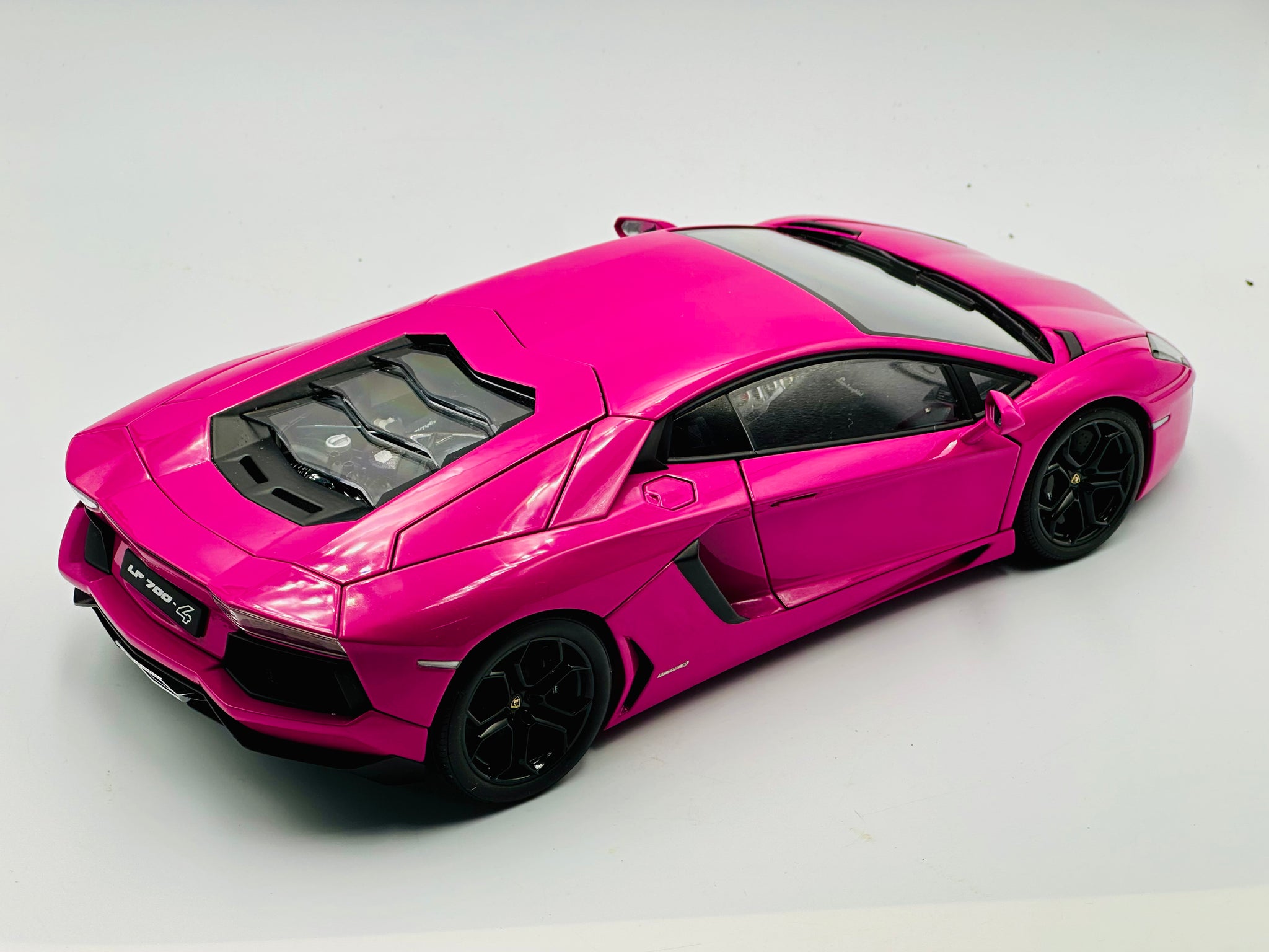 1:18 Lamborghini Aventador LP700-4 -- Pink -- AUTOart 74660