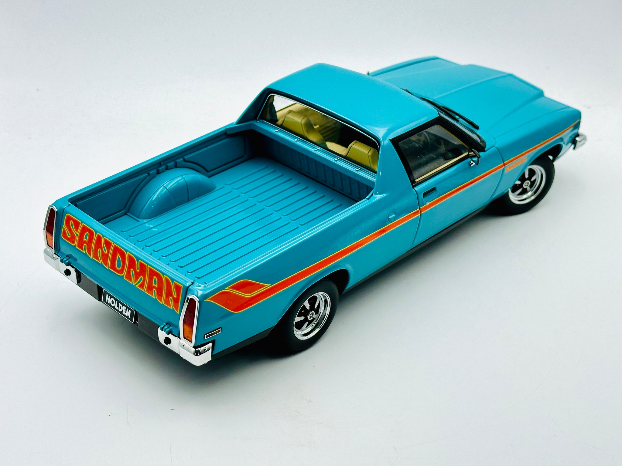 ミニカー Holden HX Sandman Utility 1:18 1:18 Holden HX Sandman Utility -- Aquarius Blue -- Biante/AUTOart