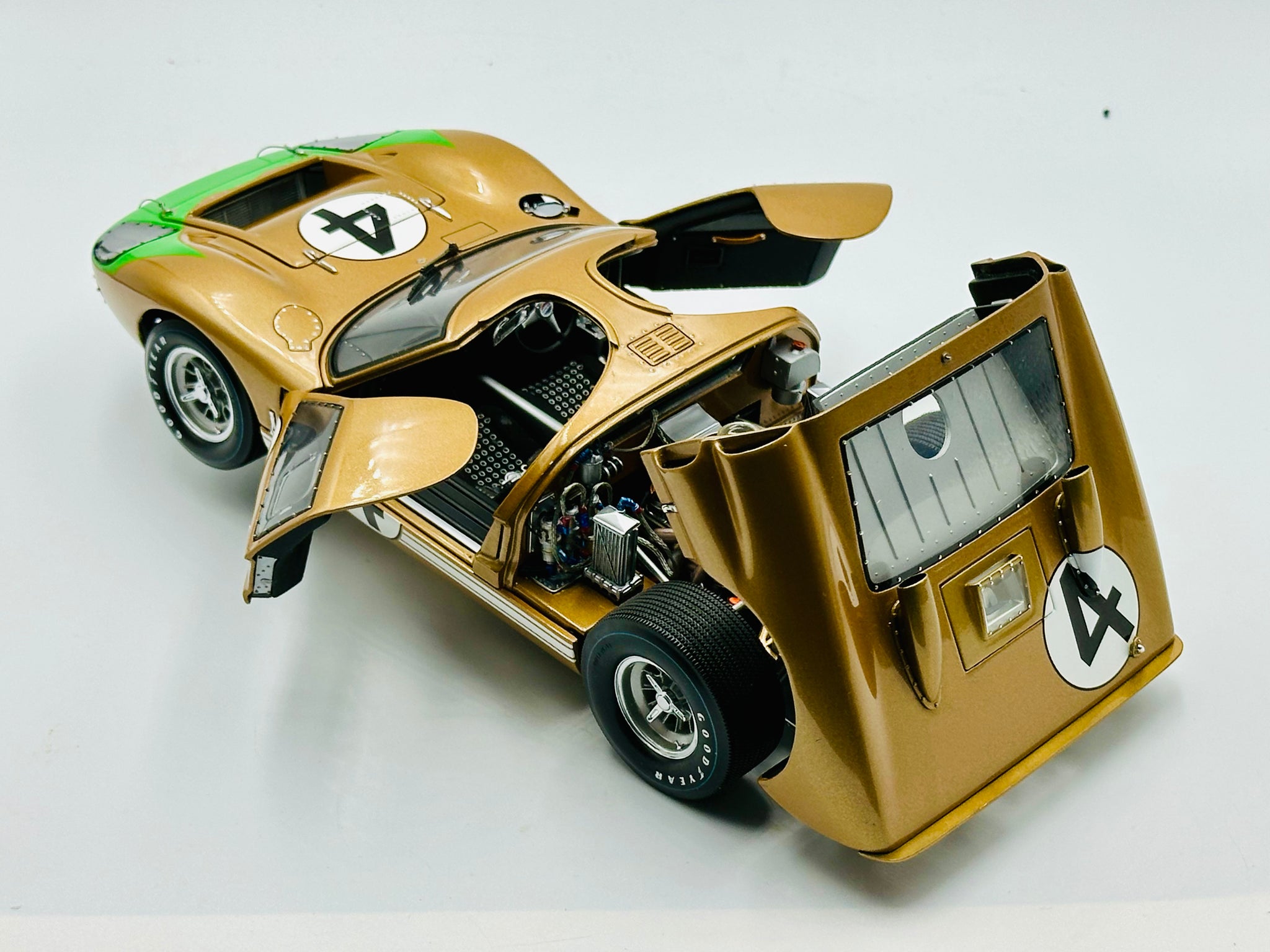 Miniature Ford GT40 1/18 Spark MkII No.1 24h Le Mans 1966 K.Miles/D Miniature Ford GT40 1/18 Spark MkII No.1 24h Le Mans 1966 K.Miles/D