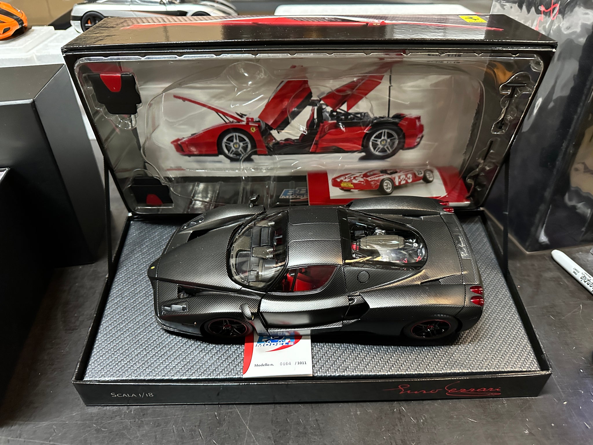ミニカー Ferrari Enzo 1/18 Black BBR 1/18 HH Model Ferrari Enzo Black - LIVECARMODEL.com