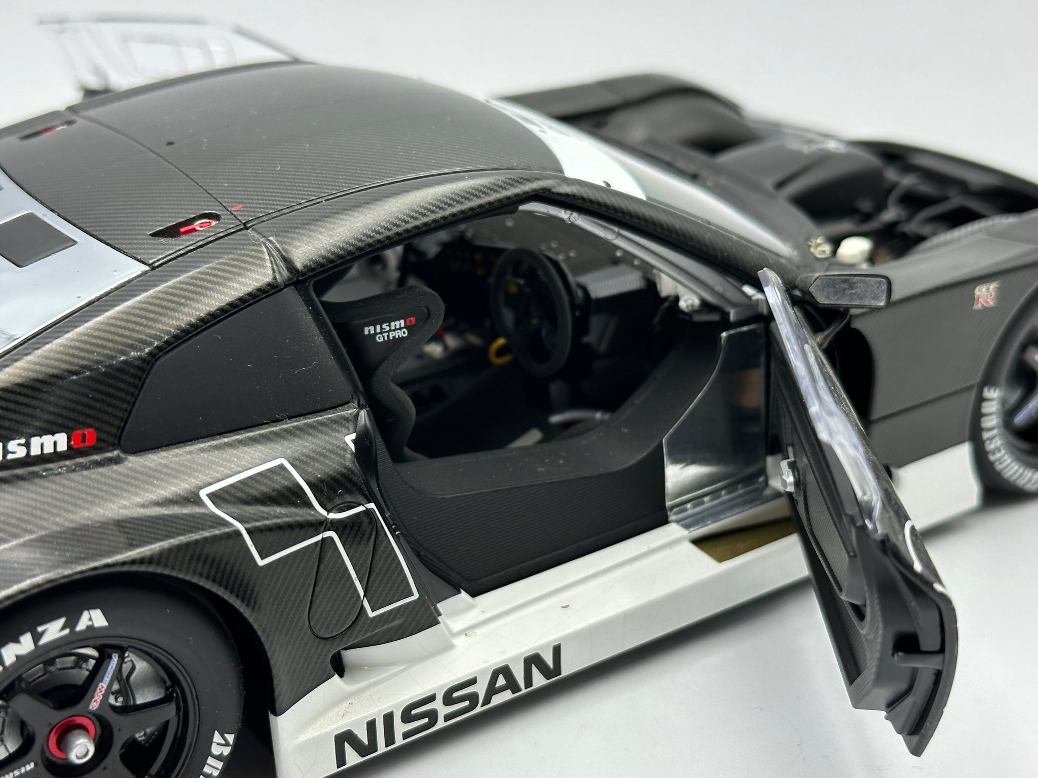 1:18 Nissan GTR GT500 Stealth Model -- Gran Turismo GT5 -- AUTOart 810