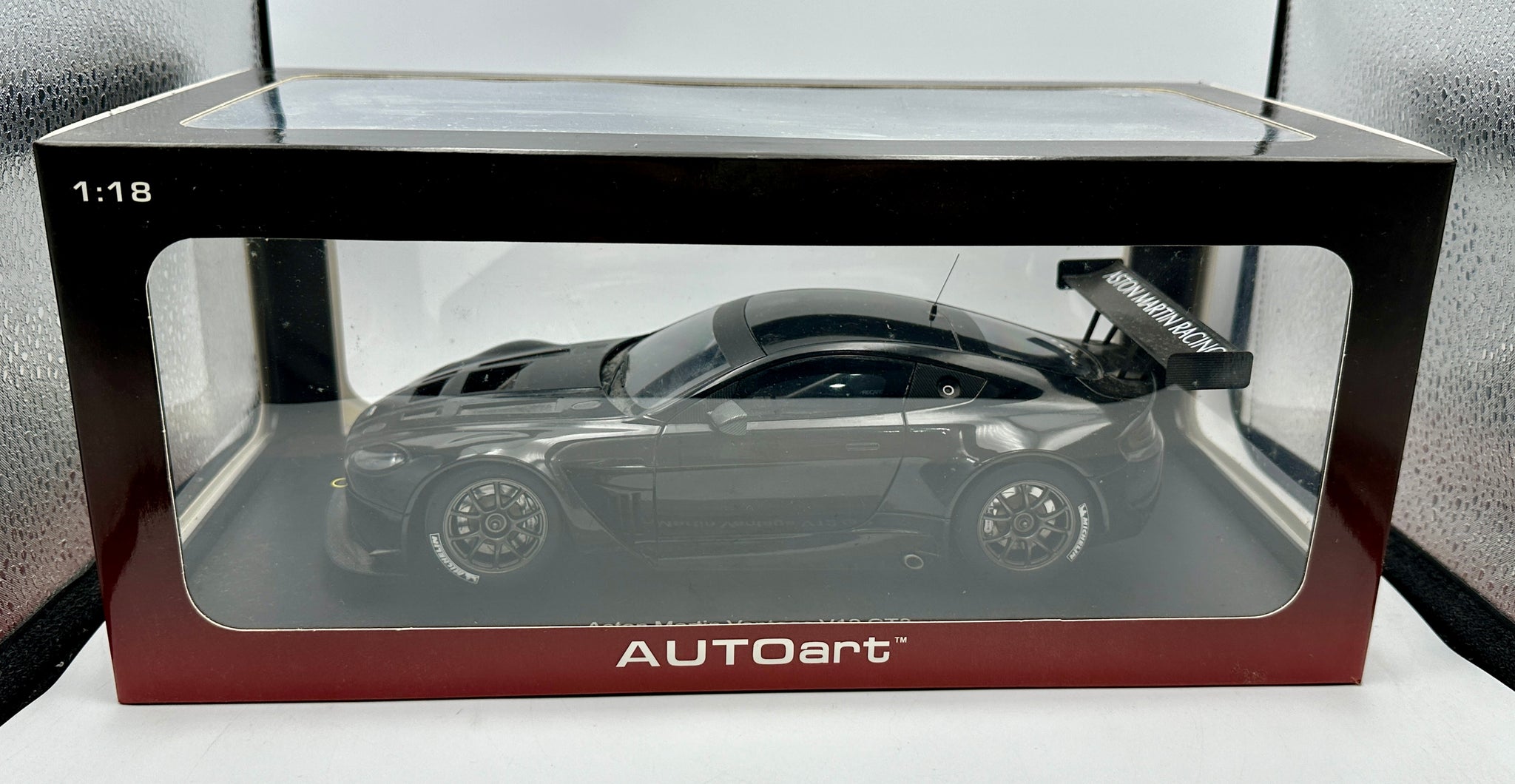 AUTOart 81307 Aston Martin Vantage V 12 GT3 AUTOart 81307 Aston Martin Vantage V 12 GT3