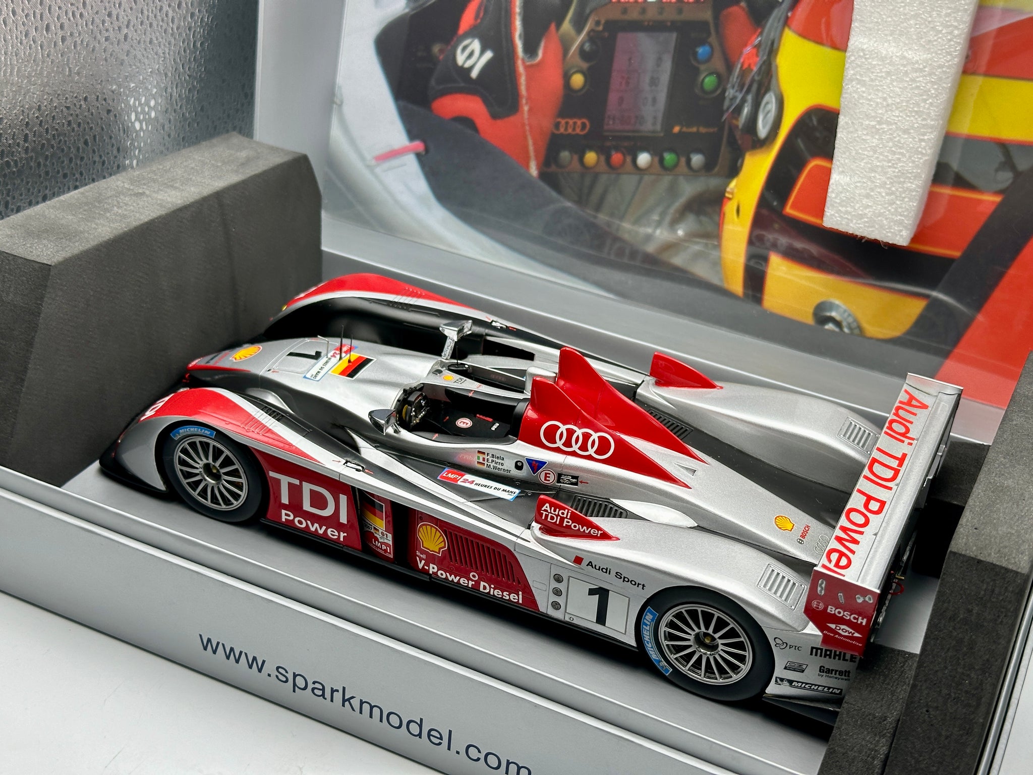 1:18 MAISTO AUDI R8 INFINECON #1 LE MANS 1:18 MAISTO AUDI R8 INFINECON #1 LE MANS