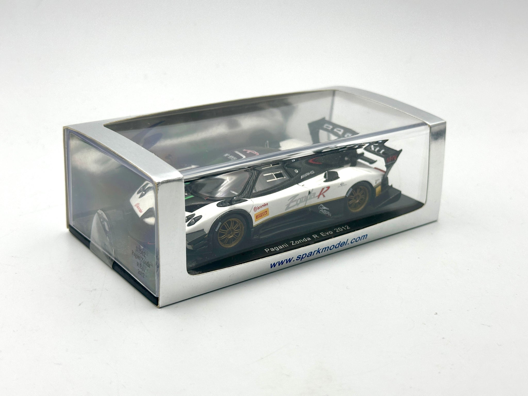 1:43 Pagani Zonda R Evo 2012 -- White/Black -- Spark S3562