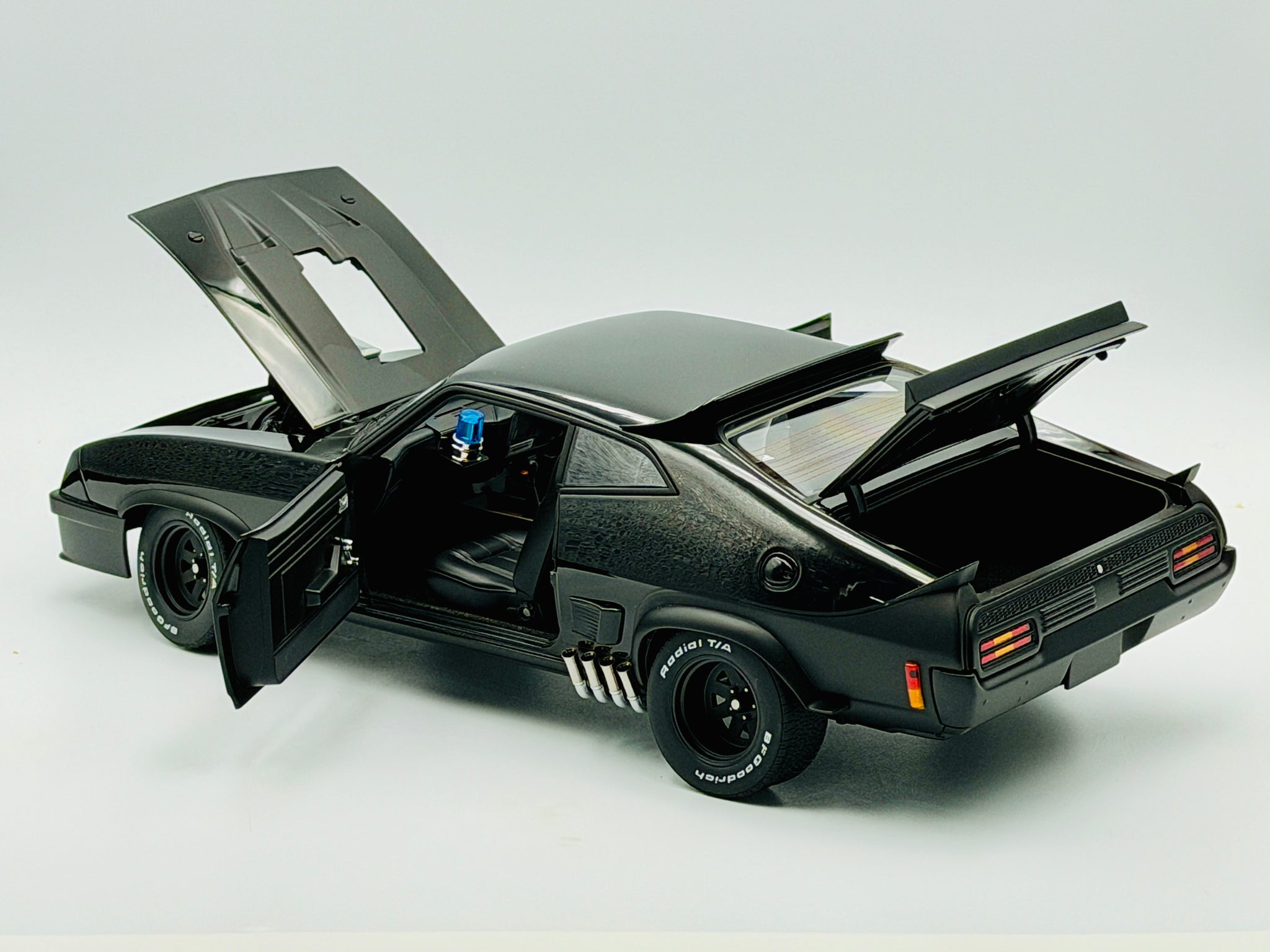 1:18 Mad Max Black Interceptor -- Ford XB Falcon Tuned -- AUTOart 7277