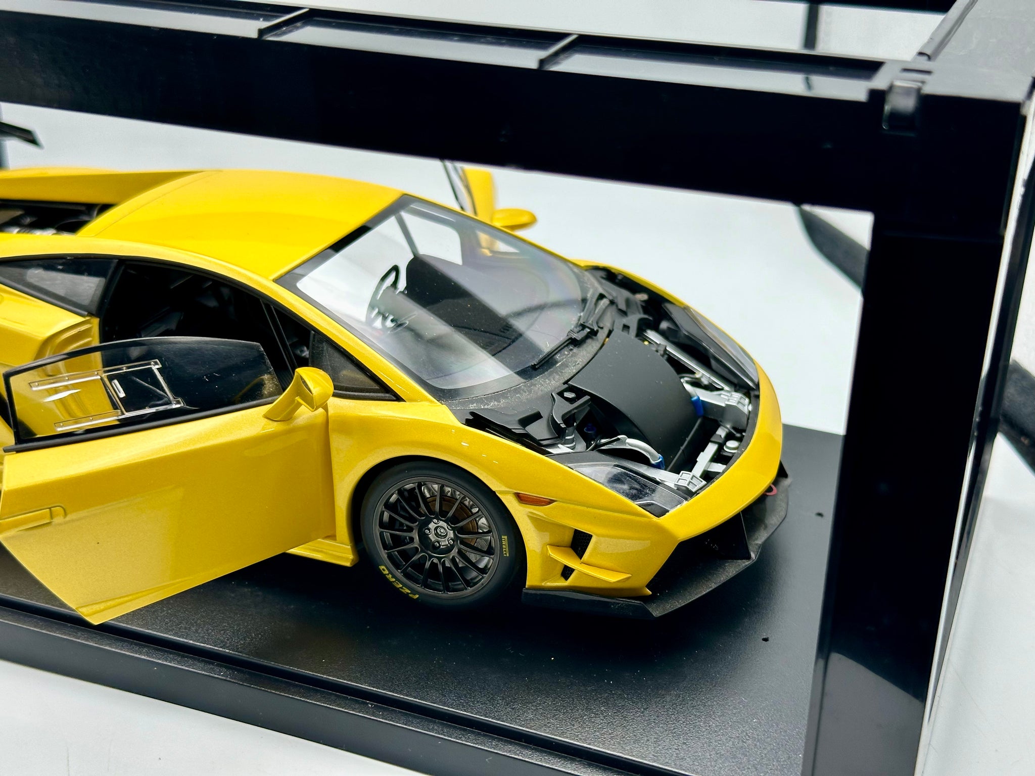1:18 Lamborghini Gallardo LP560-4 Super Trofeo -- Yellow -- AUTOart 74
