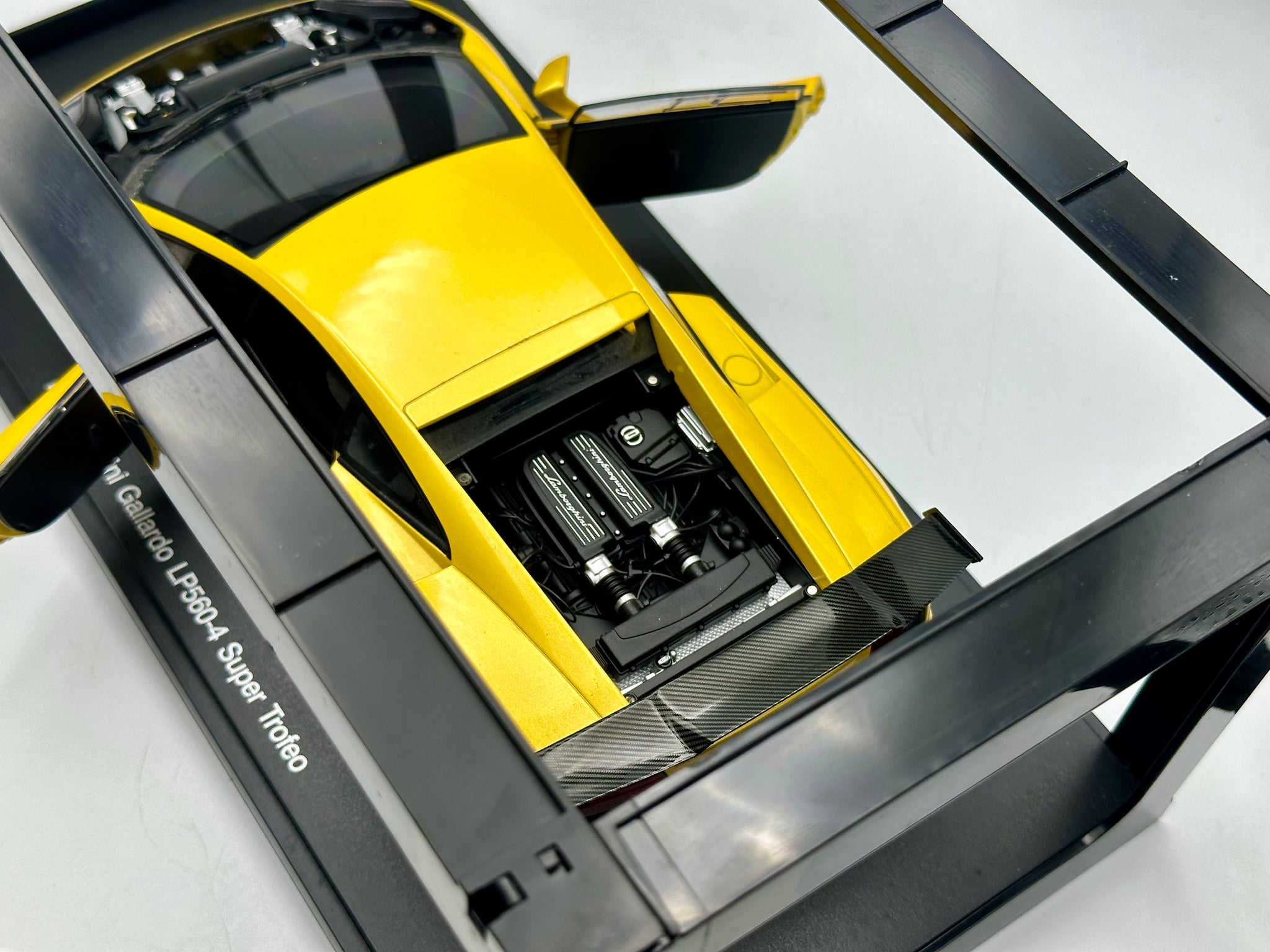 1:18 Lamborghini Gallardo LP560-4 Super Trofeo -- Yellow -- AUTOart 74