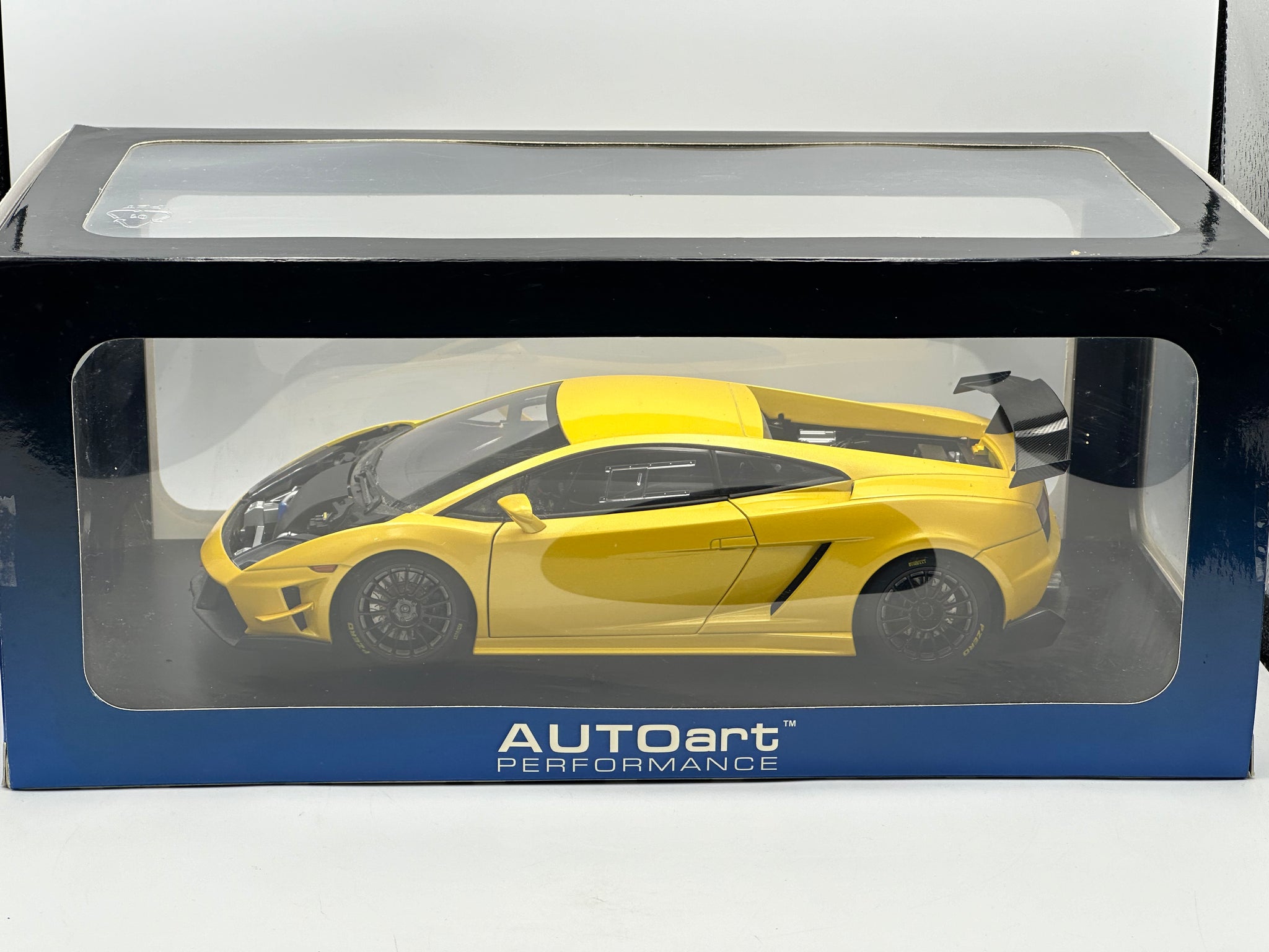 1:18 Lamborghini Gallardo LP560-4 Super Trofeo -- Yellow -- AUTOart 74