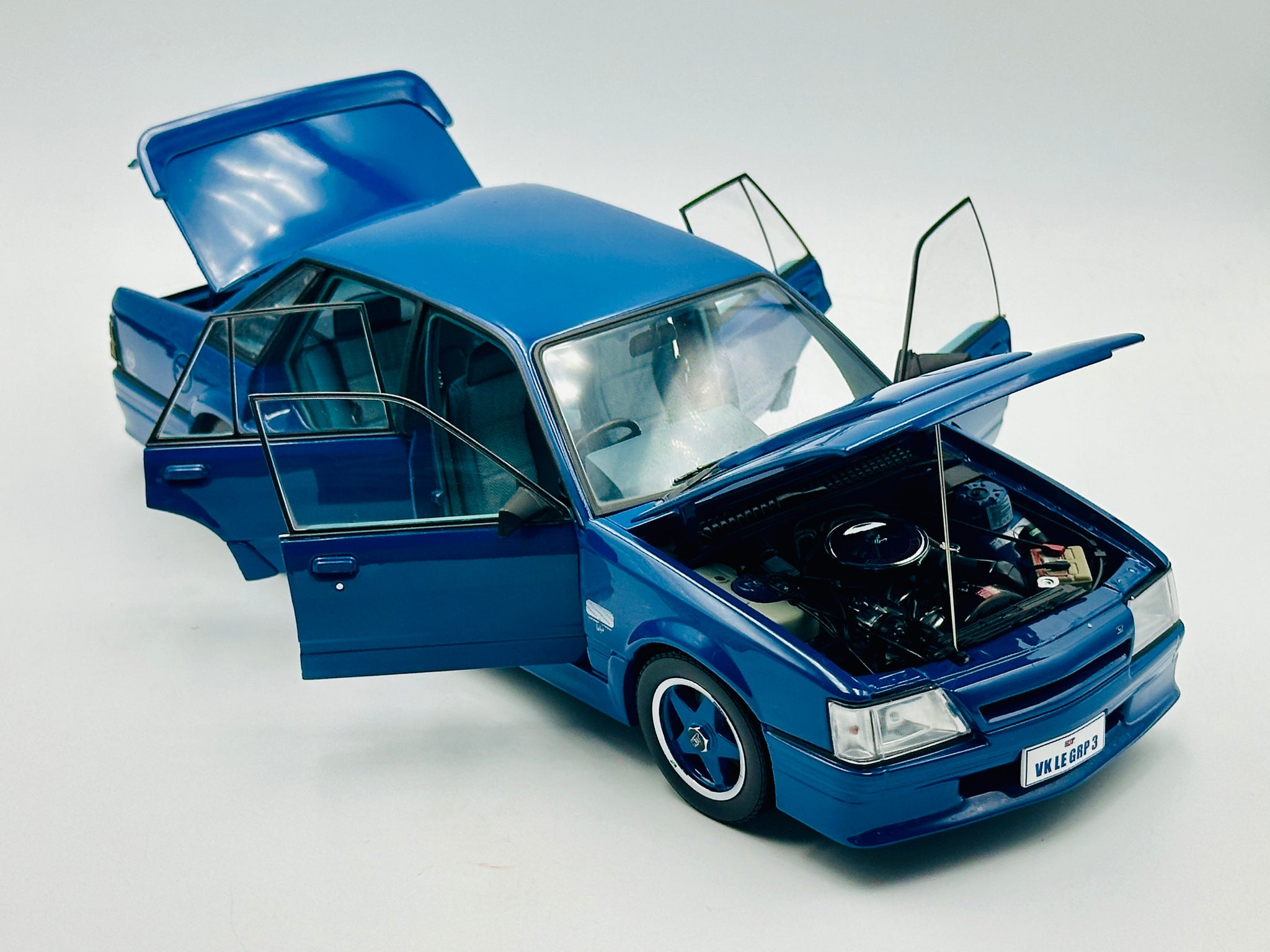 国内未入荷 1/18 BIANTE ホールデン VK コモドア SS グループ3 1:18 Holden VK Commodore SS LE Group 3 -- Formula Blue -- Biante